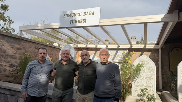 Memleketinde Somuncu Baba Türbesi’ni Ziyaret Etti (3)