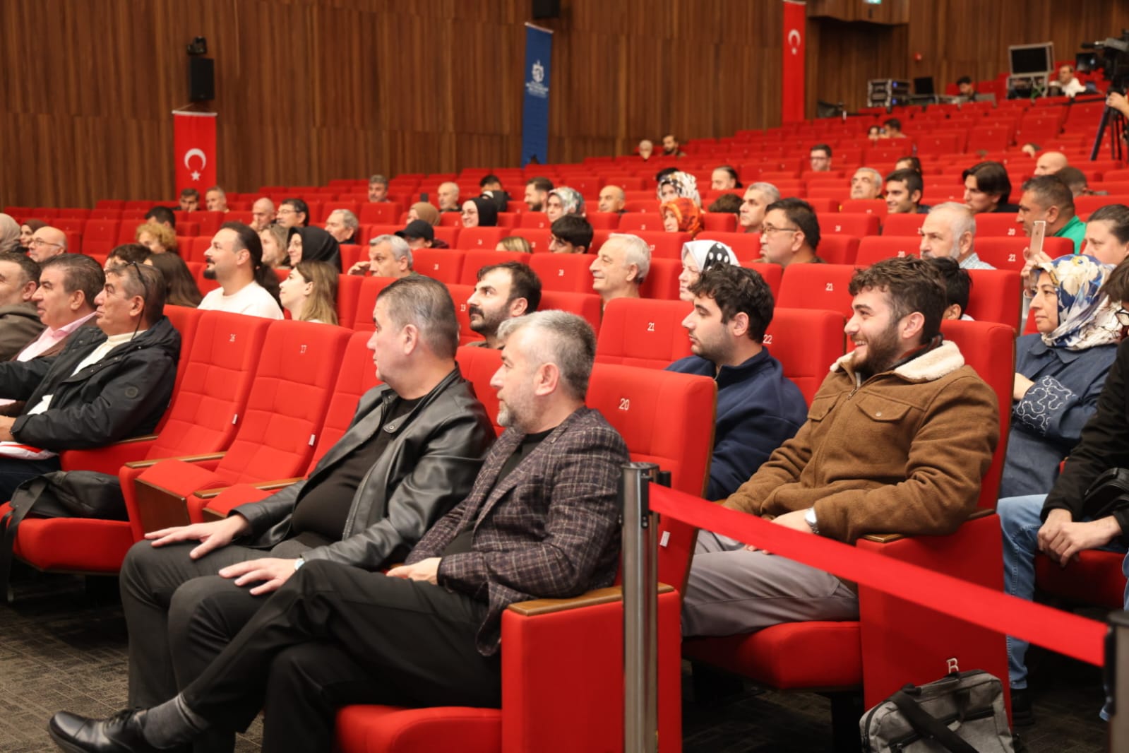 Müfit Can Saçıntı, 15. Kocaeli Kitap Fuarı’nda Mutluluk Ve Hayat Üzerine Konuştu 3