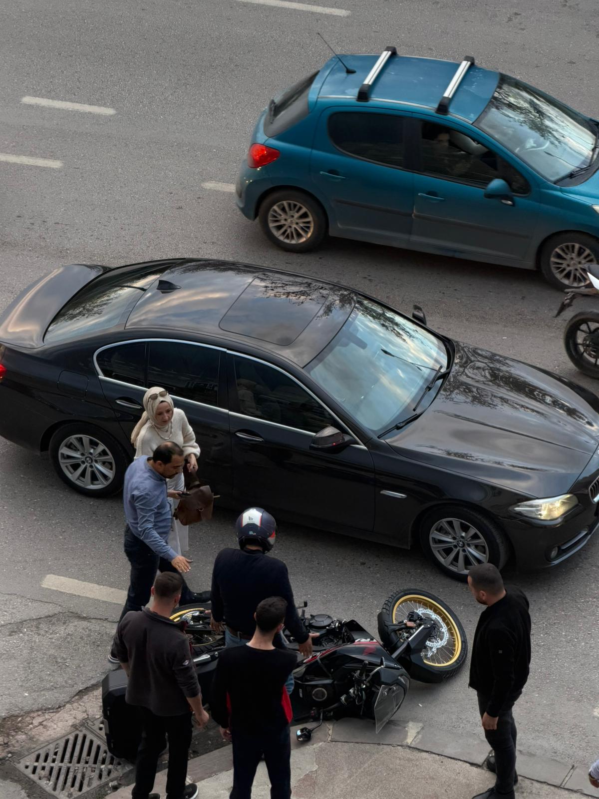 Otomobil Ile Motosiklet Çarpıştı (2)-1