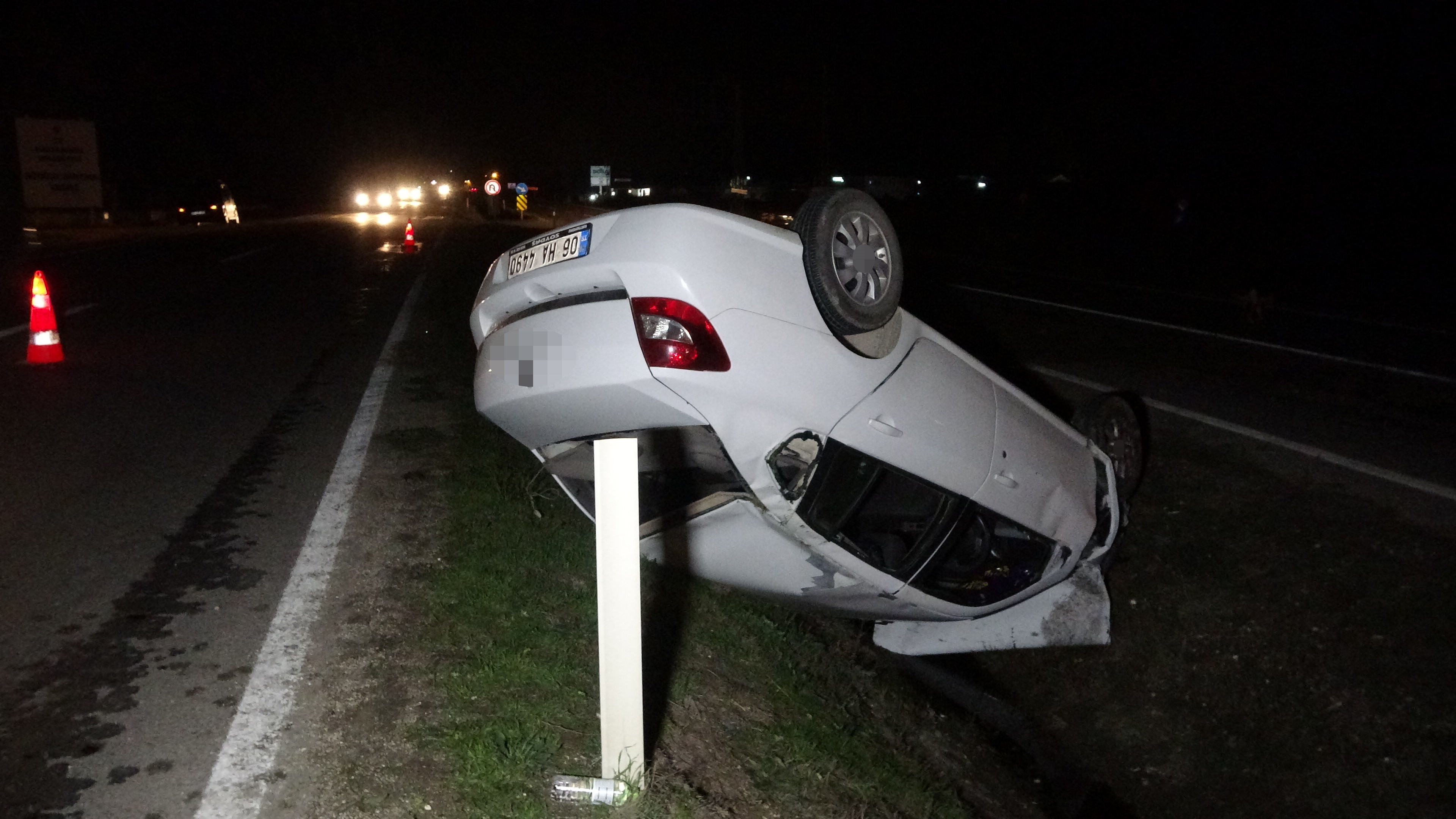 Otomobil Köpeğe Çarpmamak İçin Takla Attı (3)