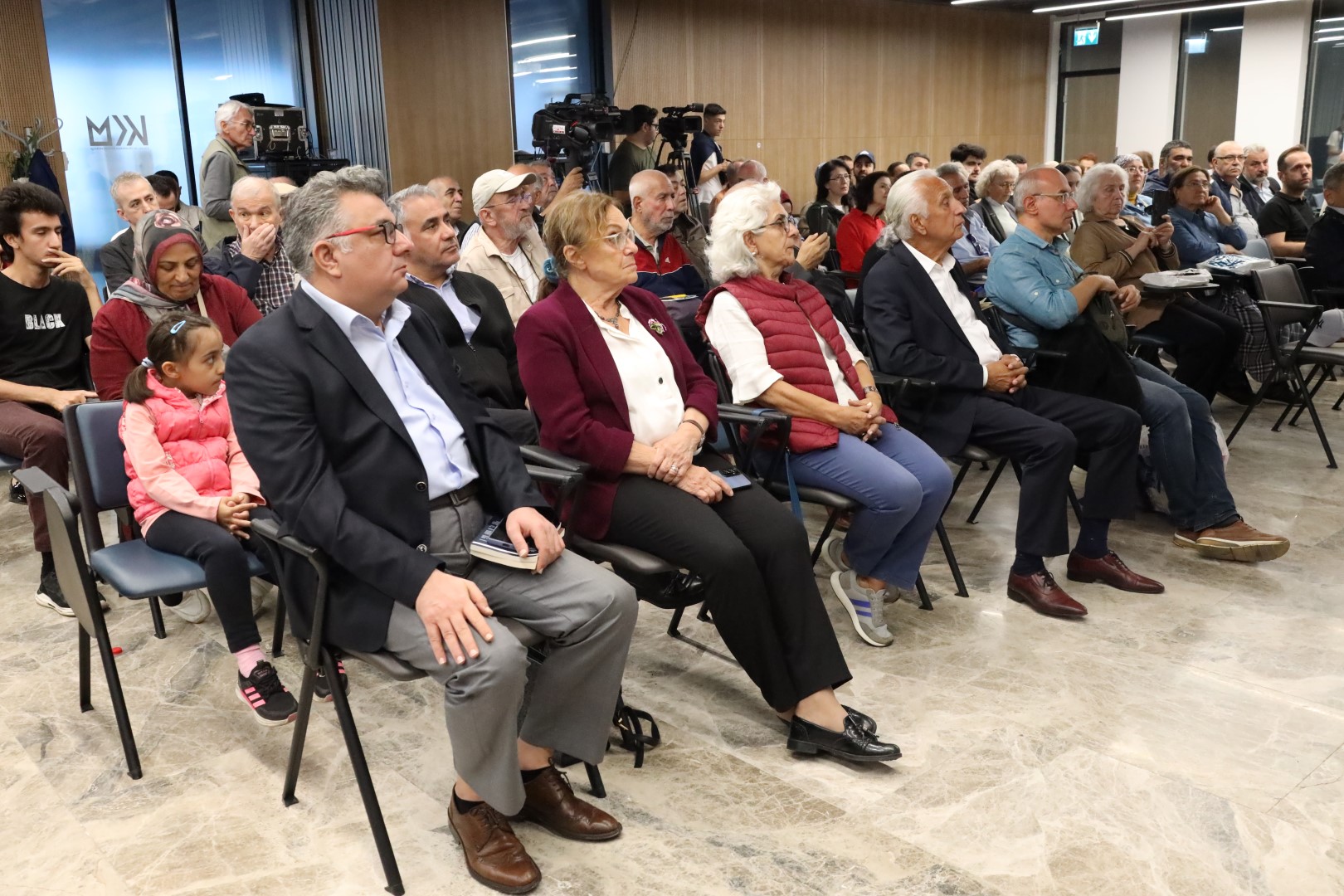 Perinçek, Kitap Fuarı'nda Asya Çağını Vurguladı
