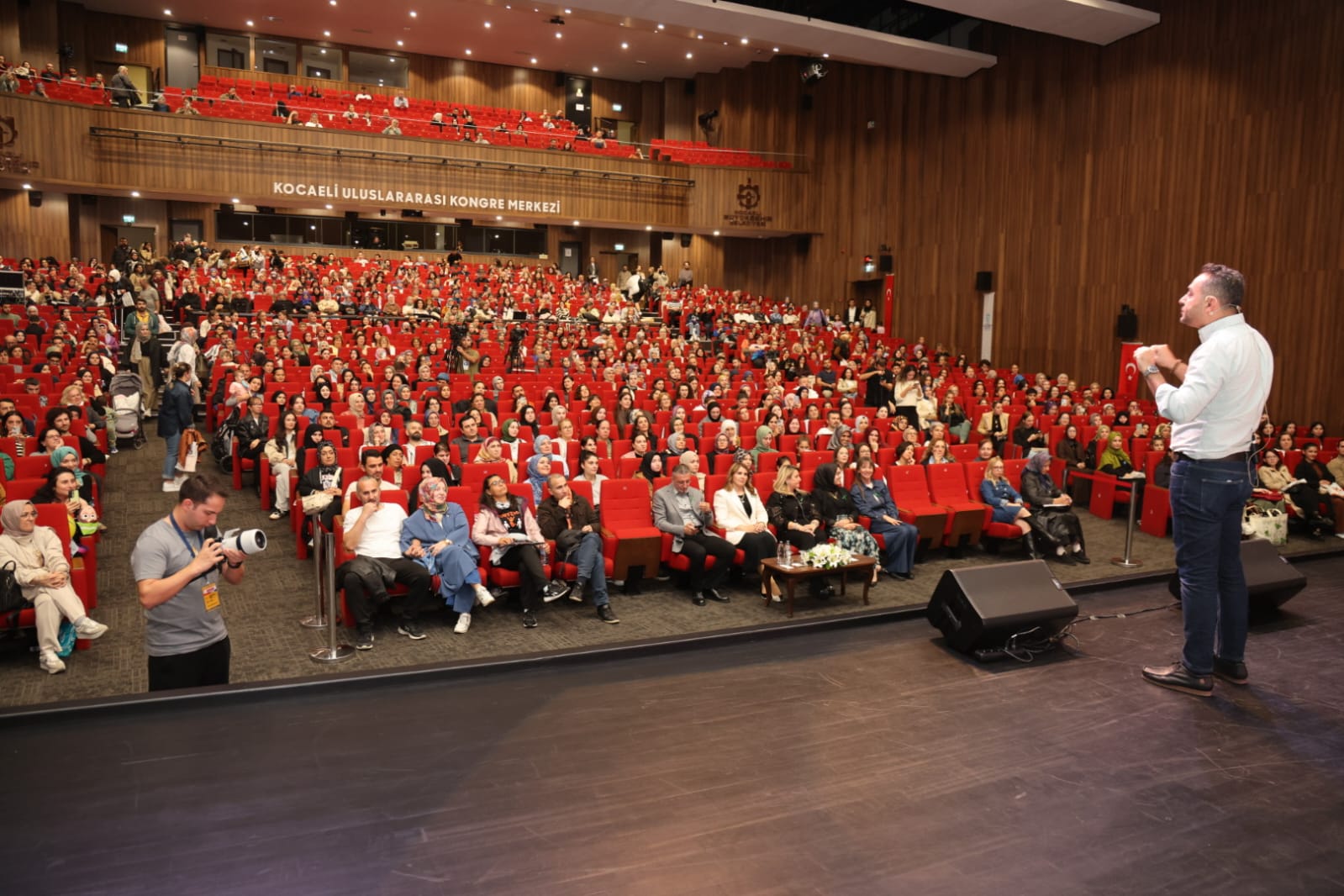 Psikolog Beyhan Budak “Fedakarlıkla Değil, Farkındalıkla İyileşiriz”