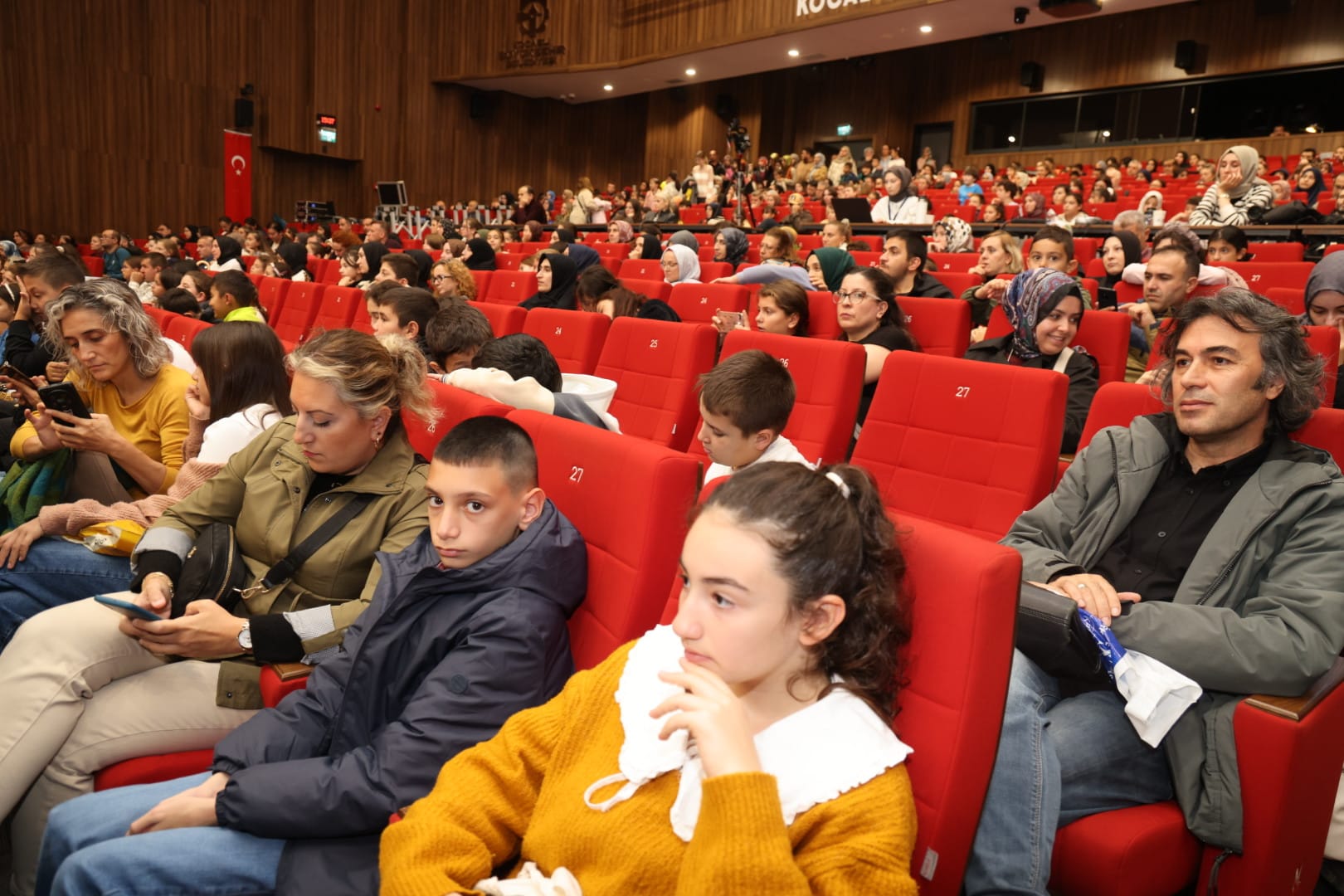 Şermin Yaşar, Kocaeli Kitap Fuarı’nda Türkçenin Zenginliğini Anlattı (3)