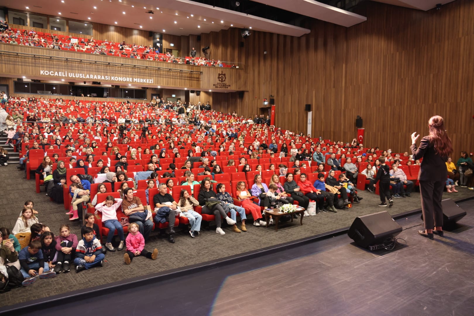 Şermin Yaşar, Kocaeli Kitap Fuarı’nda Türkçenin Zenginliğini Anlattı (5)