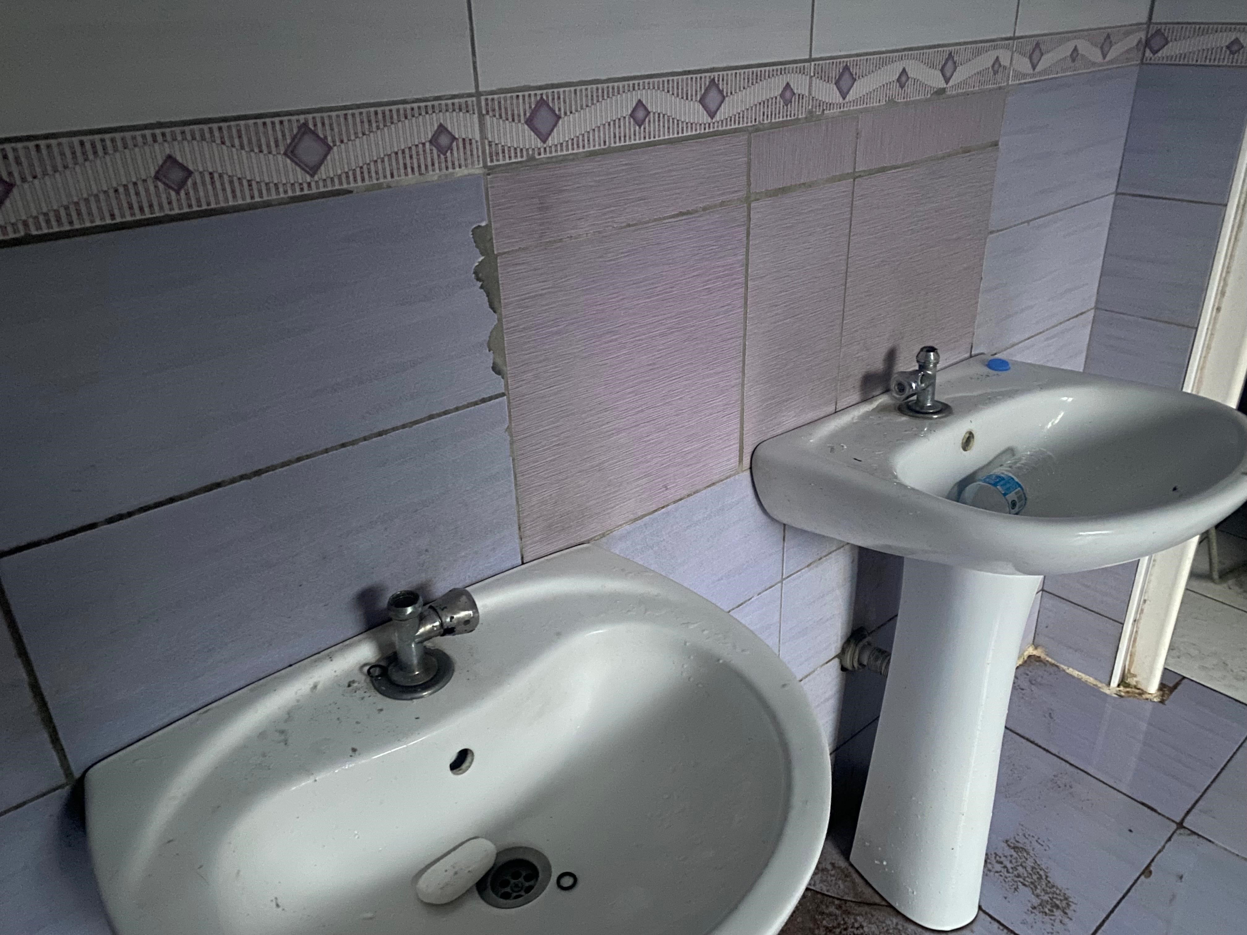 Sular Dakikalarca Boşa Aktı (8)