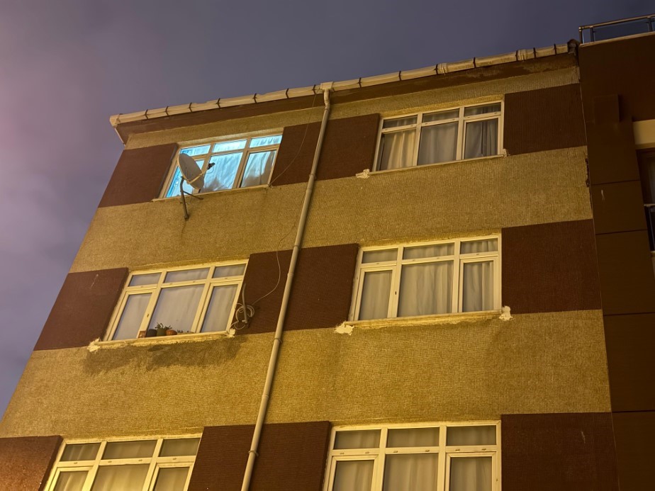 Tavanı Çöktü (1)