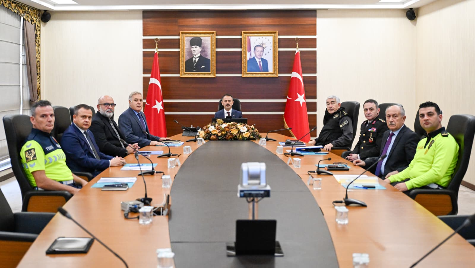 Vali İlhami Aktaş, Karayolu Trafik Güvenliği Toplantısına Katıldı