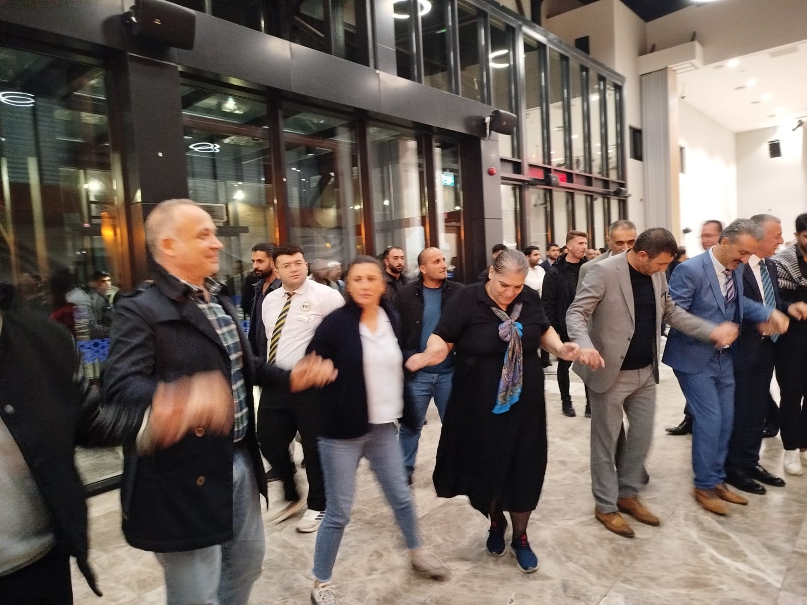 Vanlılar Halay Şöleni’ne Yoğun Katılım (2)