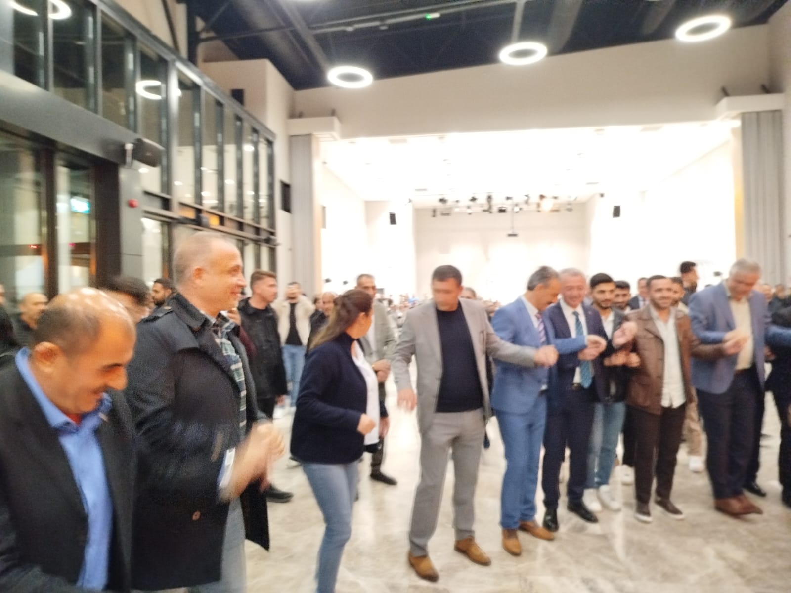 Vanlılar Halay Şöleni’ne Yoğun Katılım (5)