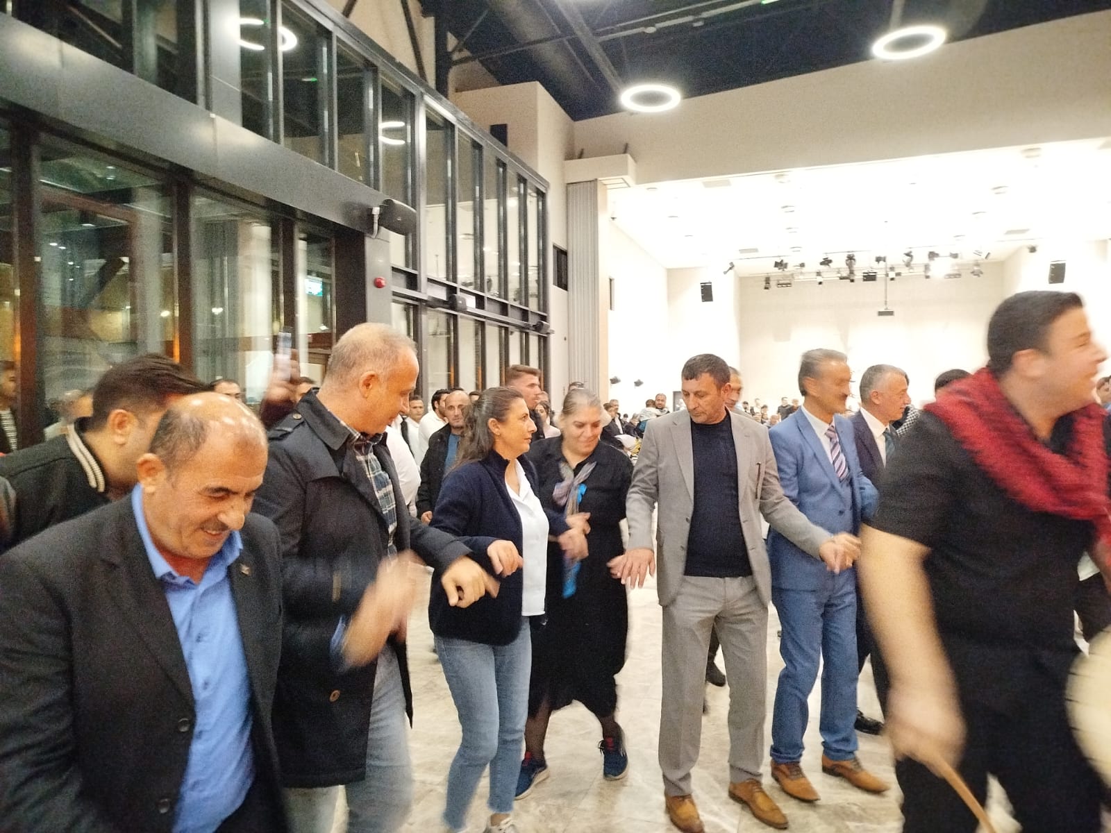 Vanlılar Halay Şöleni’ne Yoğun Katılım (6)