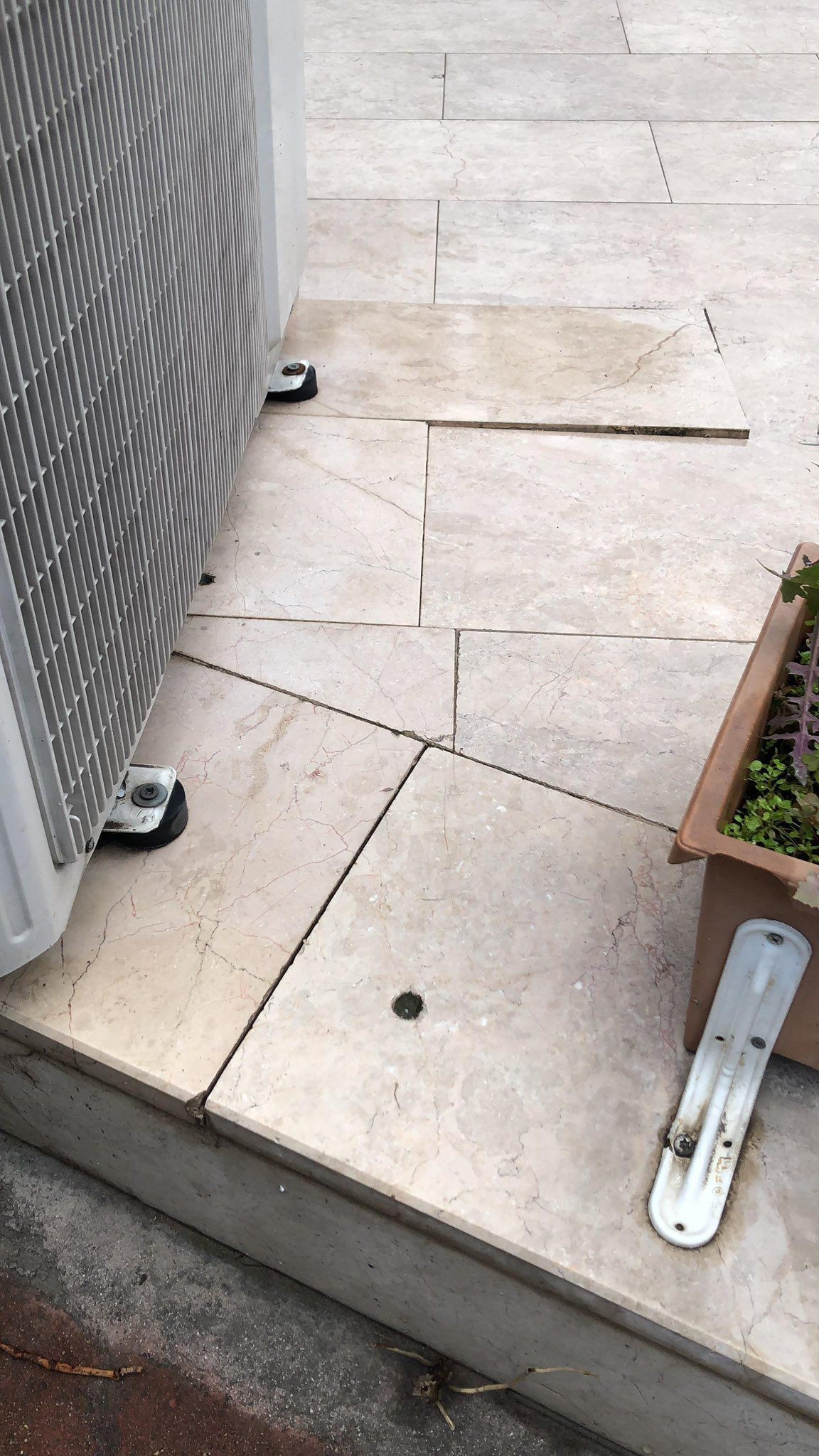 Yıkılan Bina Bir Gün Önce Böyle Görüntülenmiş! 02