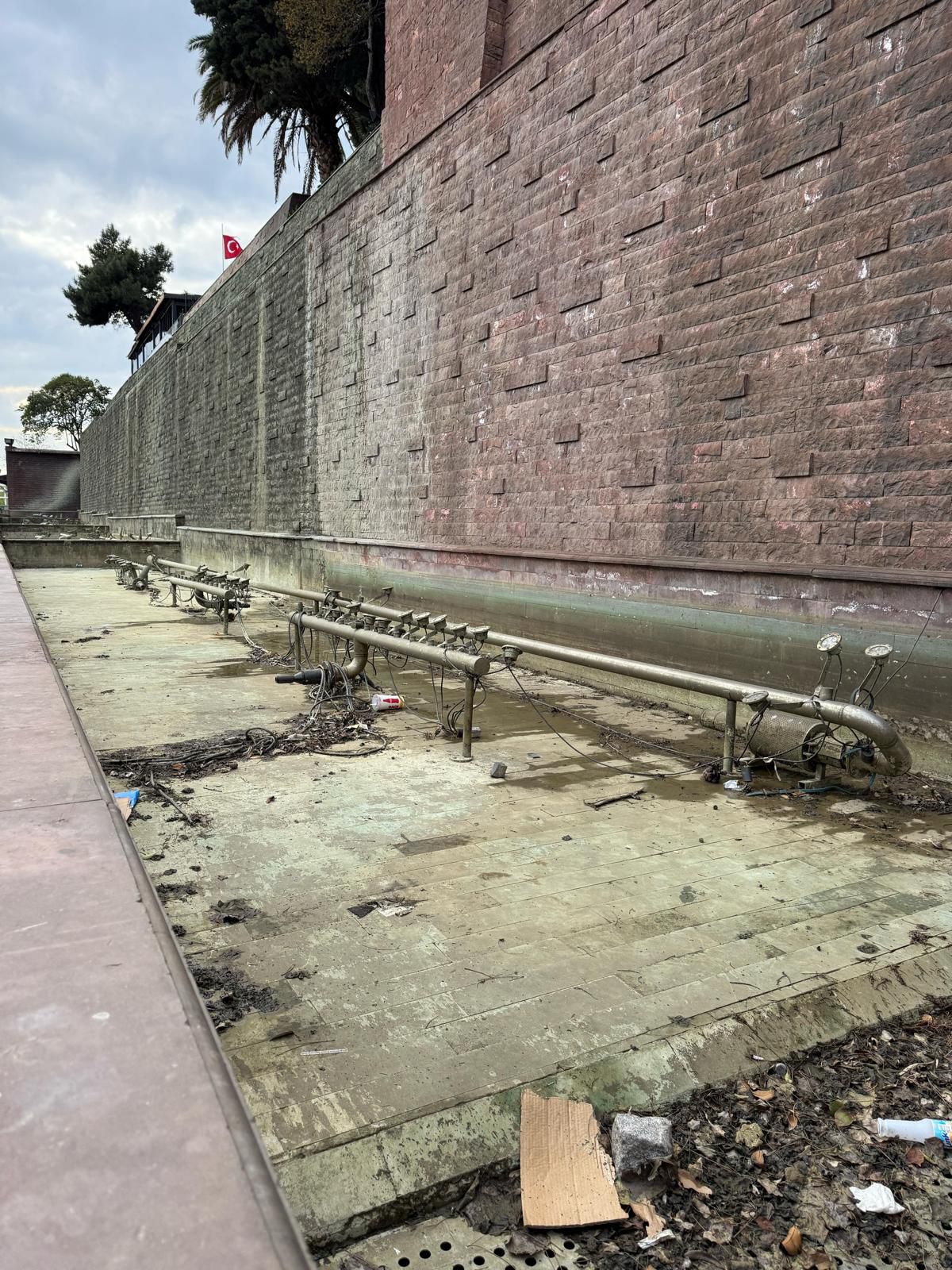 2400 Gün Oldu! İzmit'e Değer Katan Hizmetler Tek Tek Yok Oluyor 1