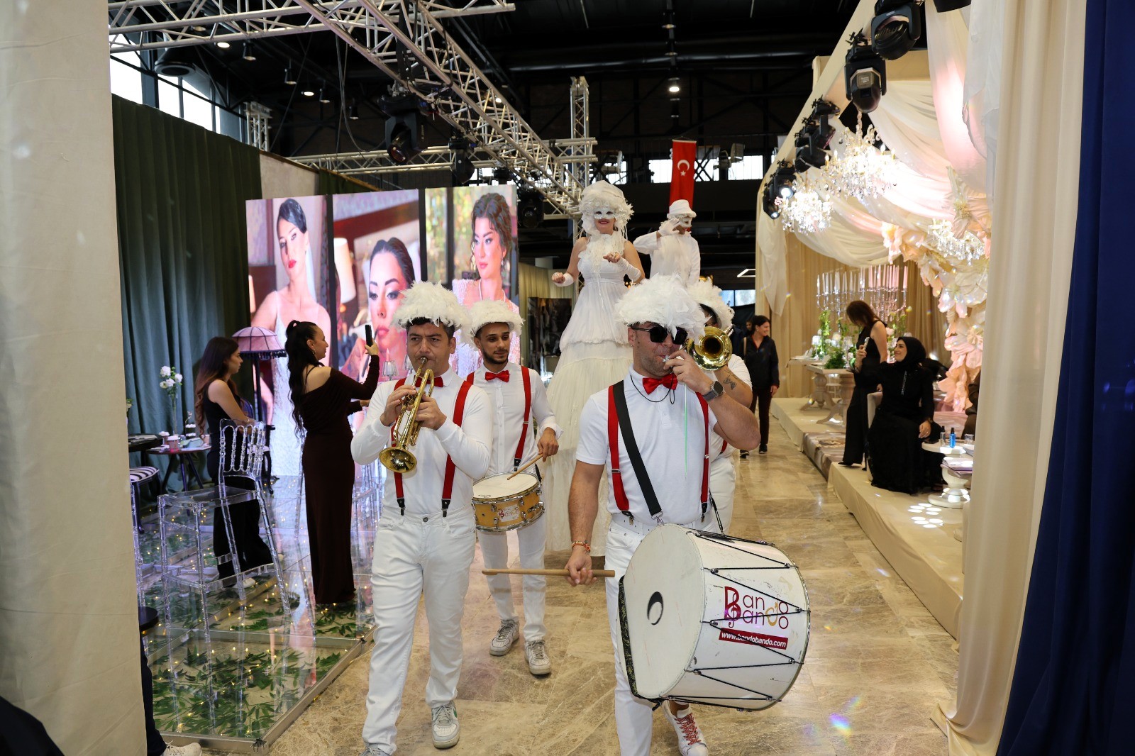 3. Evlilik Fuarı’nda Gelinlik Ve Bindallılar Nefes Kesti! (10)