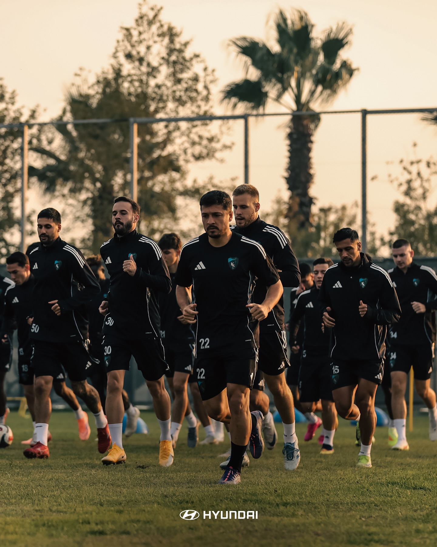 573363415 18548628184023909 3589753198776608961 N