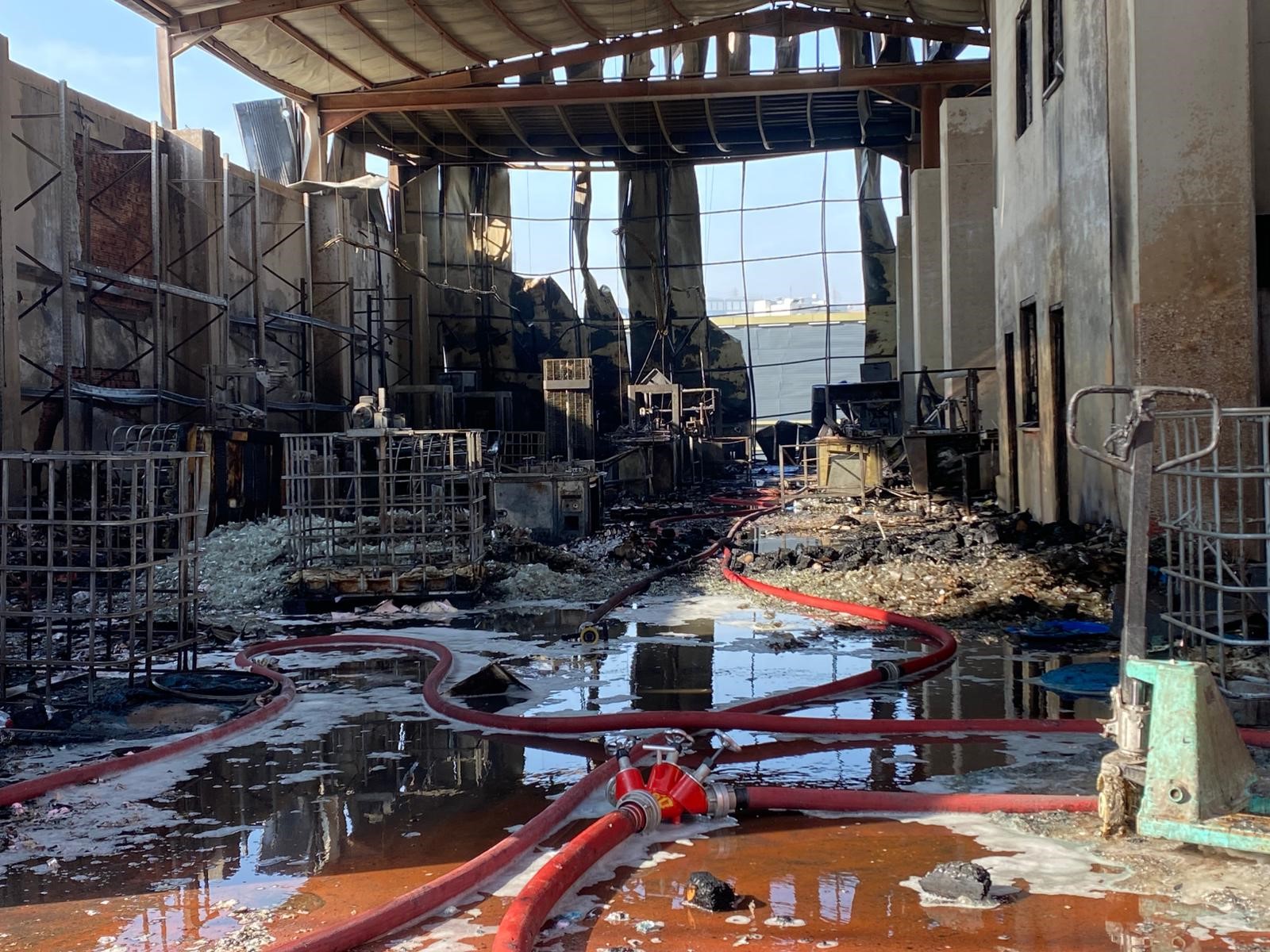 6 Kişinin Öldüğü, 7 Kişinin Yaralandığı Parfüm Dolum Tesisi Yangınıyla Ilgili Aranan Iş Yeri Sahibi K.o., Yalova’da Kaçma Hazırlığındayken Yakalandı. Oğlu İ.o. Ise Telefonlarını Kapatarak Kayıplara Karıştı (3)