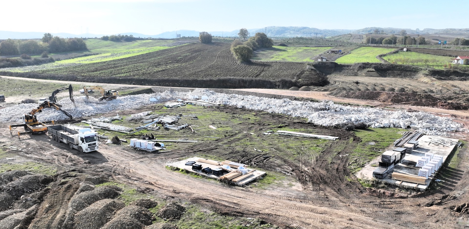 75 Dönümlük Dev Tesiste Ilk Kazma Vuruldu (1) 1