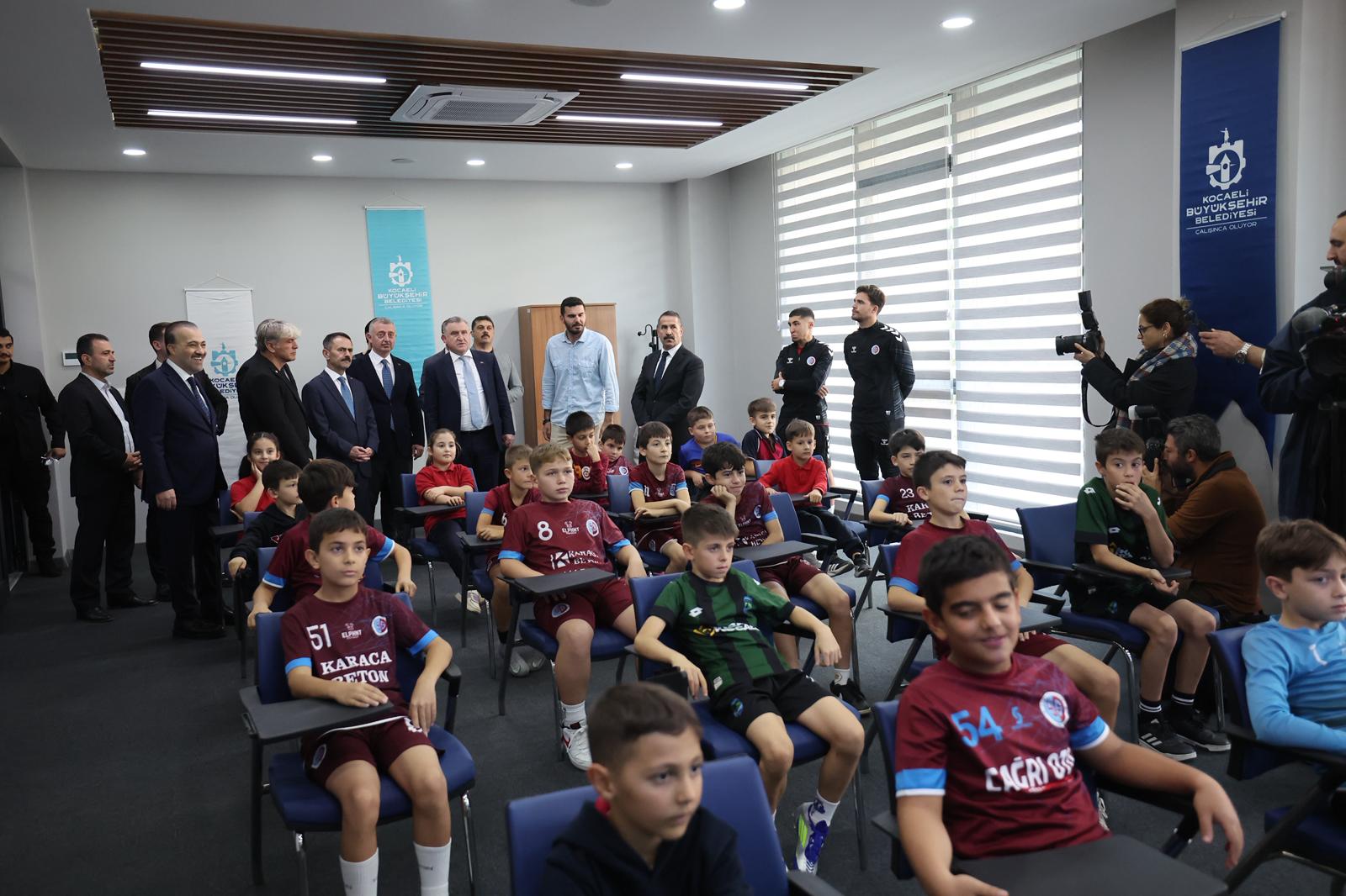 Bakan Bak, Hasan Doğan Bilgievi Ve Sporcu Eğitim Merkezi'ni Gezdi (2)