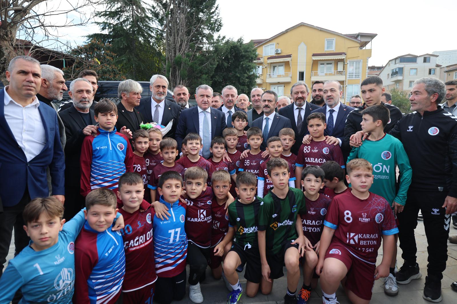 Bakan Bak, Hasan Doğan Bilgievi Ve Sporcu Eğitim Merkezi'ni Gezdi (5)