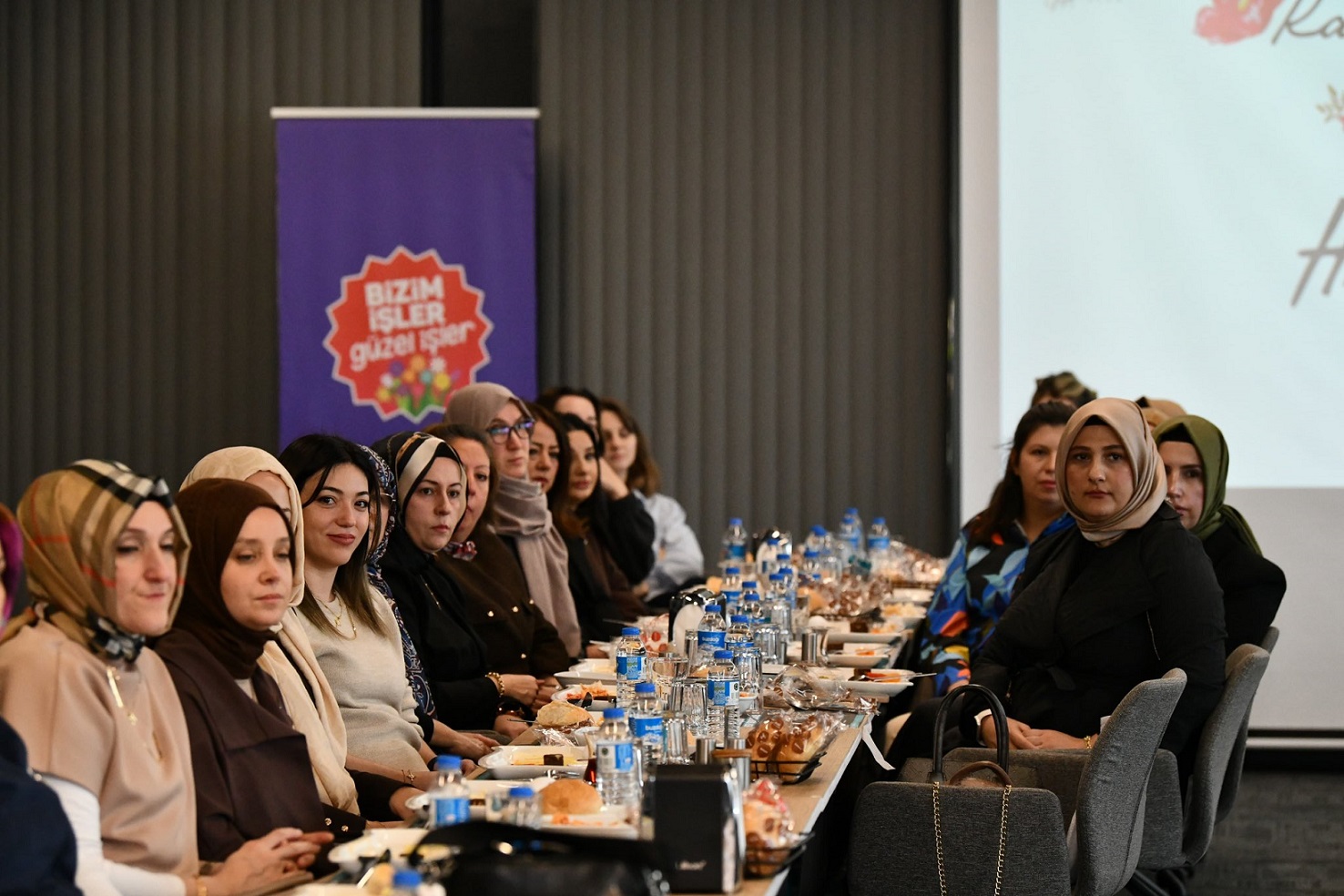 Başiskele Belediye Başkanı M. Yasin Özlü, Başiskele Halk Eğitim Merkezi’nin Kadın Eğitmenleriyle Bir Araya Gelerek Kadınların Eğitim, Üretim Ve Sosyal Hayattaki Rolünün Önemine Dikkat Çekti. Özlü, “Kadınlarımızın Emeği (3)