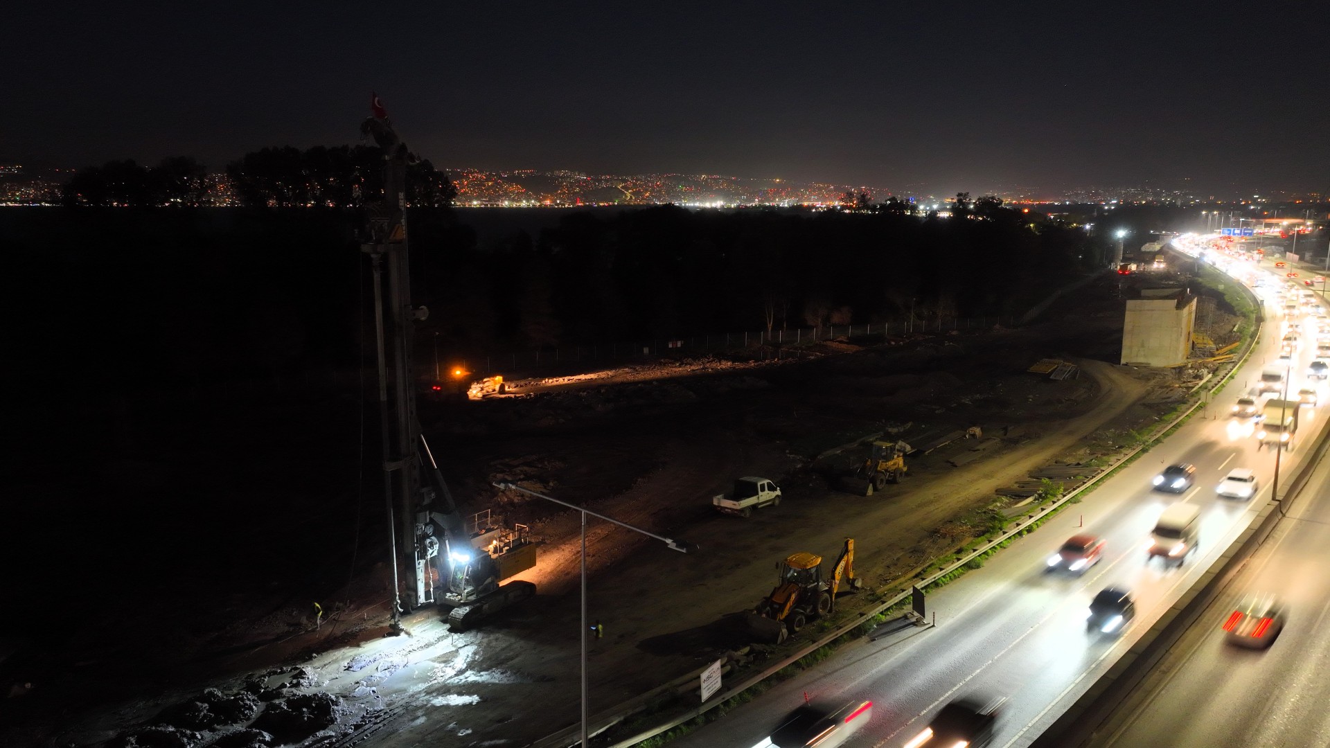 Başiskele Kavşak Projesi'nde Işıklar Hiç Sönmüyor (4)
