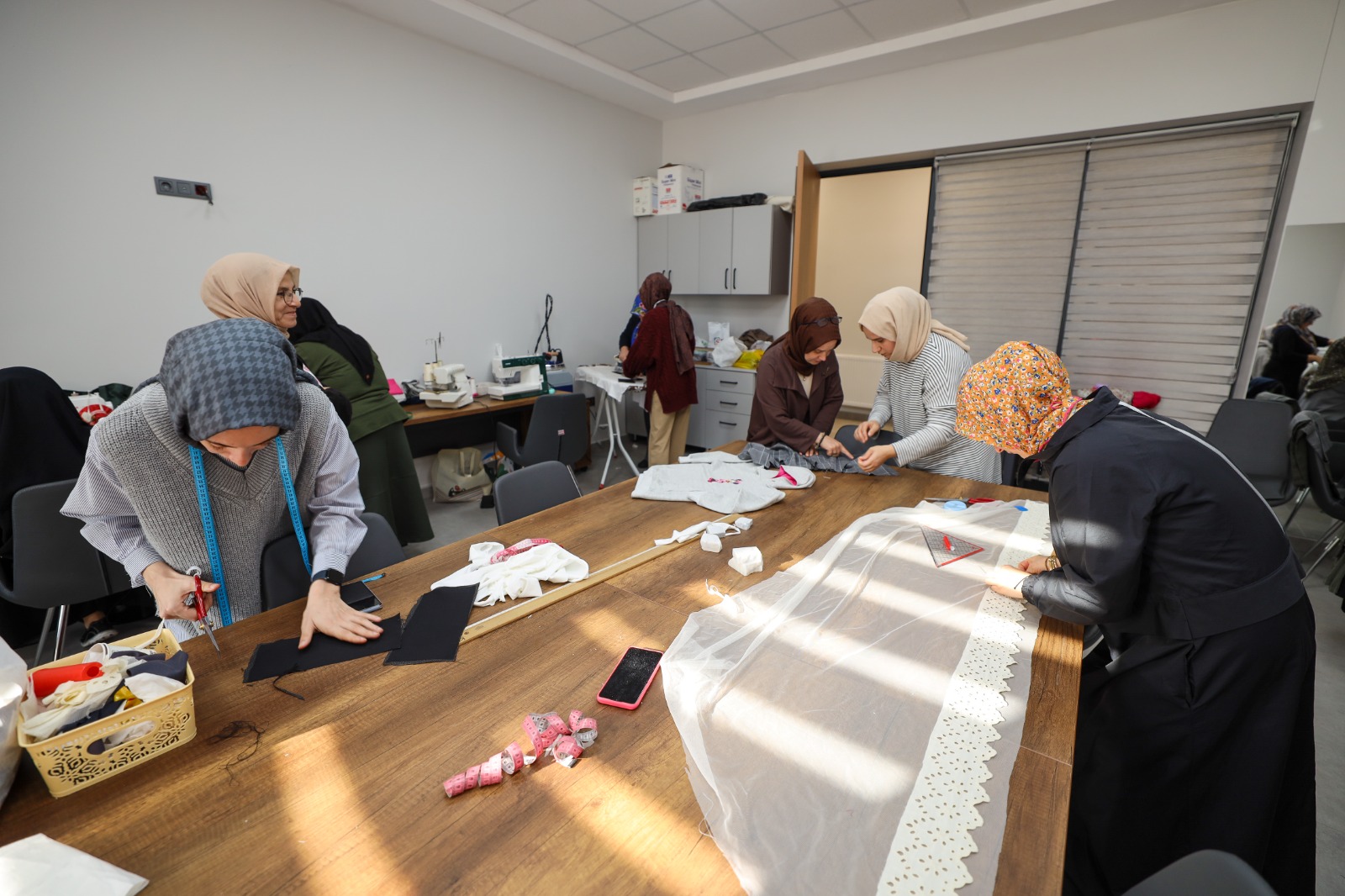 Başiskele’de Baş Mek Rüzgarı Kadınlar Hem Üretiyor Hem Öğreniyor (1)