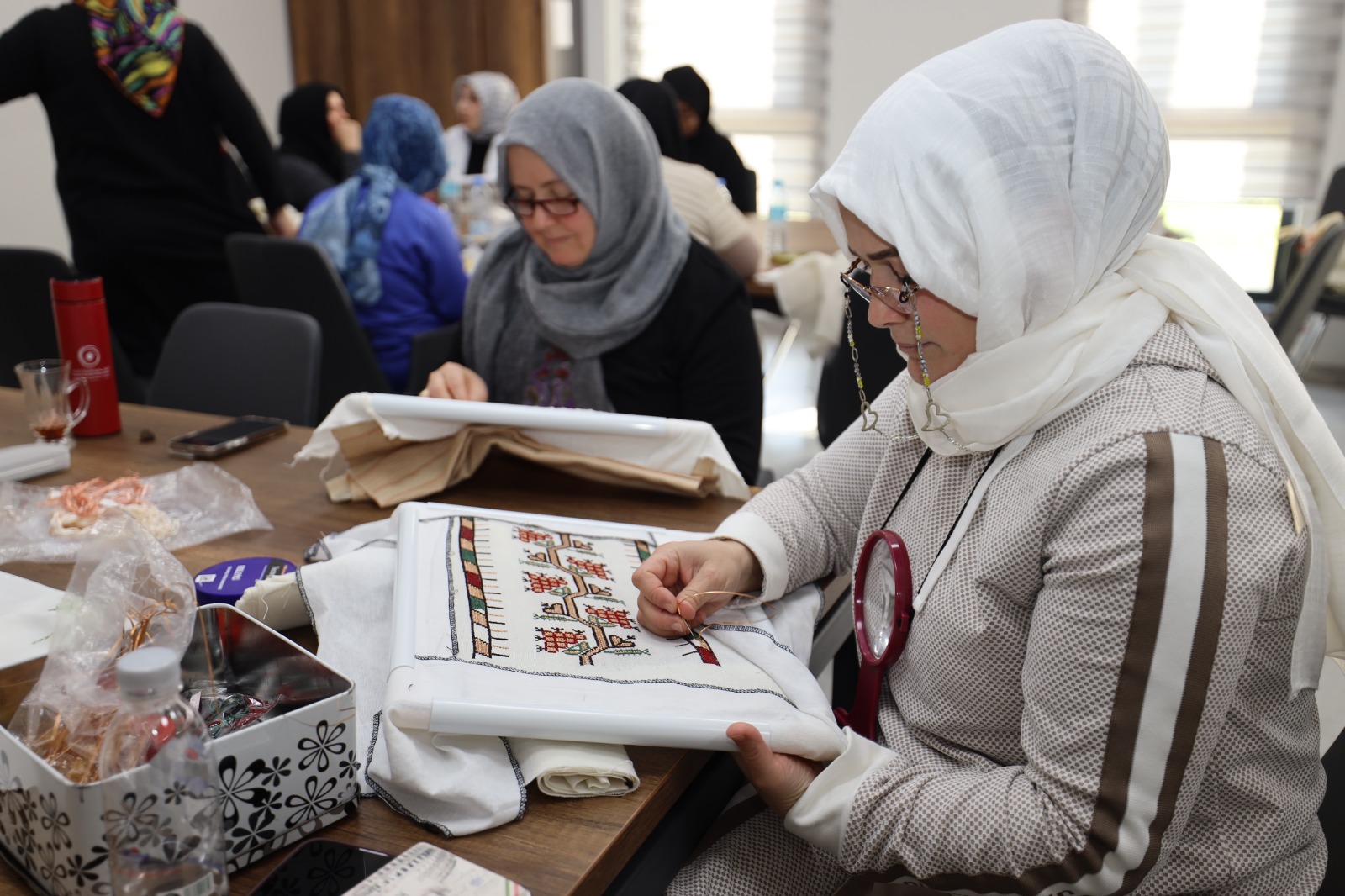 Başiskele’de Baş Mek Rüzgarı Kadınlar Hem Üretiyor Hem Öğreniyor (6)