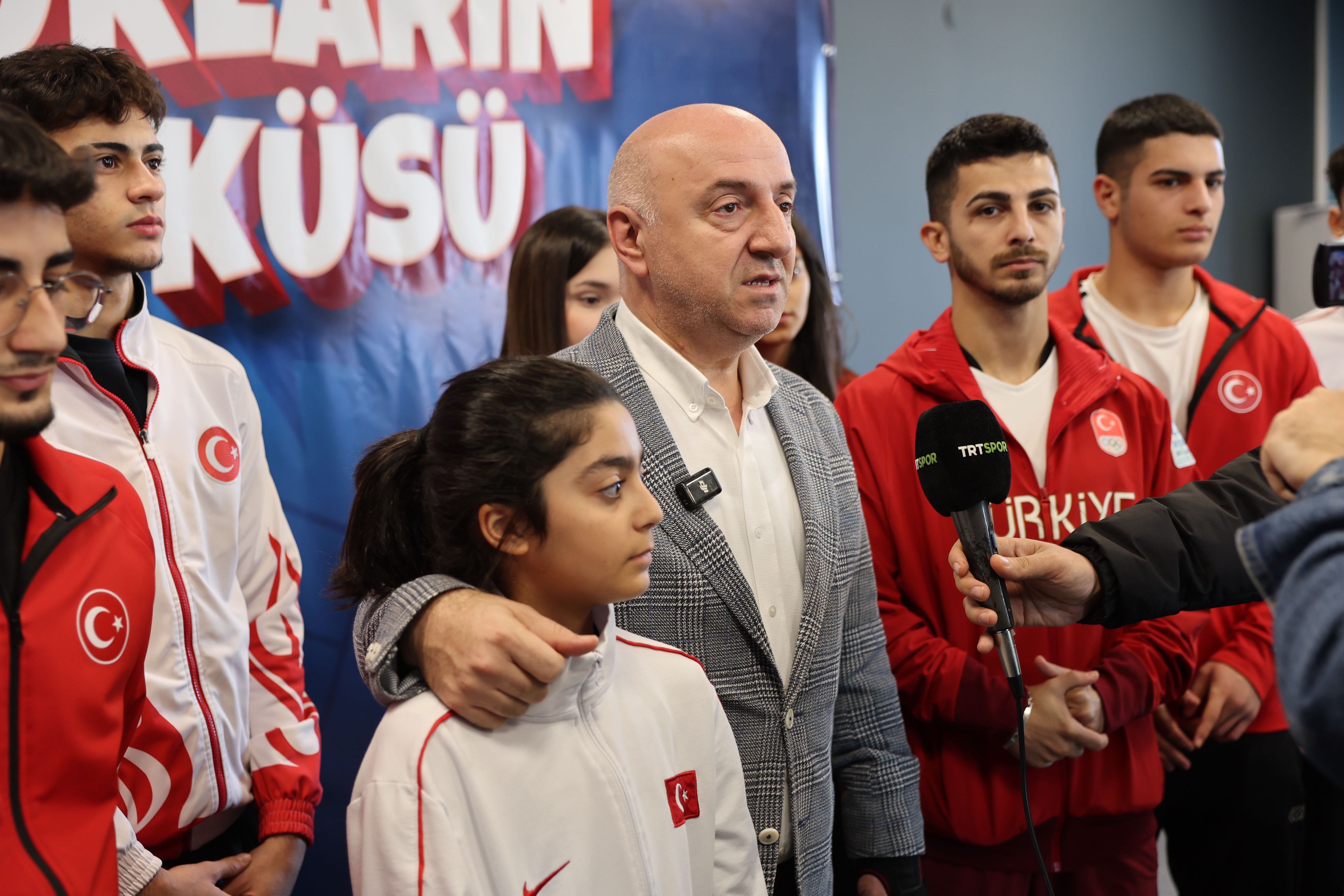Başkan Bıyık Milli Sporcularla Bir Araya Geldi (4)
