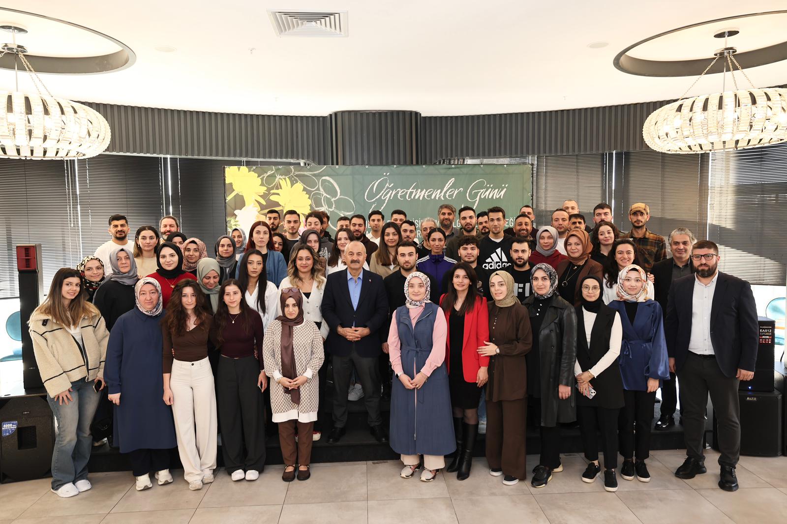 Başkan Büyükgöz, Gebzeli Eğitimcilerle Öğretmenler Günü’nde Buluştu (1)