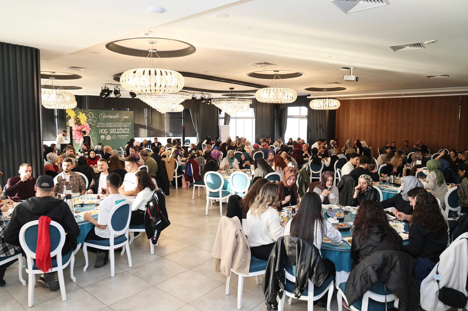 Başkan Büyükgöz, Gebzeli Eğitimcilerle Öğretmenler Günü’nde Buluştu (3)