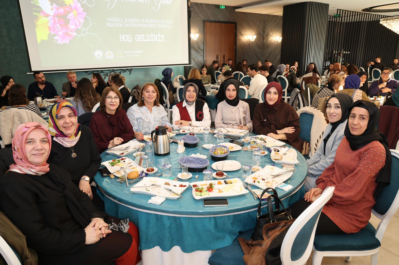 Başkan Büyükgöz, Gebzeli Eğitimcilerle Öğretmenler Günü’nde Buluştu (4)