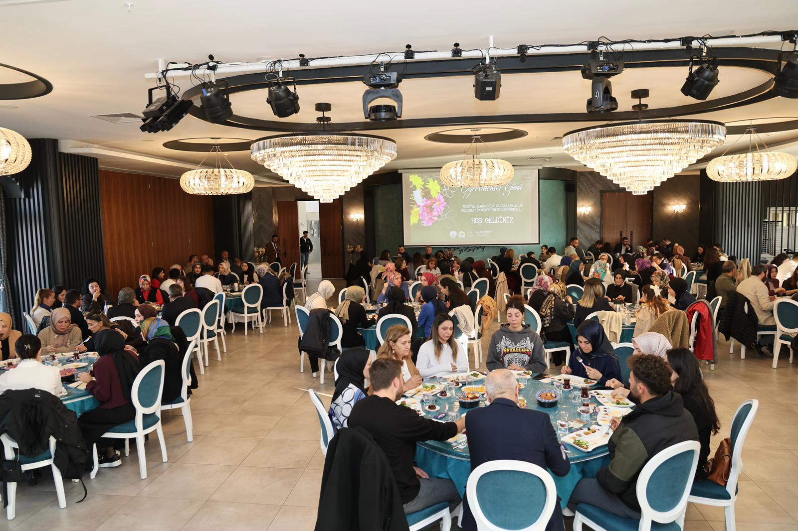 Başkan Büyükgöz, Gebzeli Eğitimcilerle Öğretmenler Günü’nde Buluştu (7)