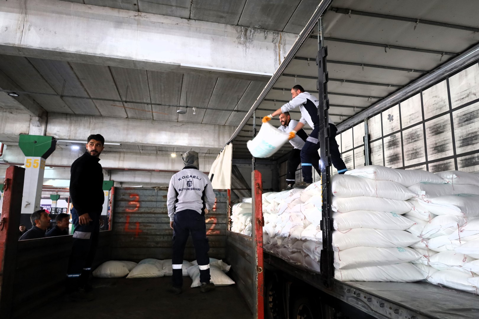 Büyükşehir'den Arıcılara Yüzde 50 Hibeli Arı Yemi (28) (Büyük)