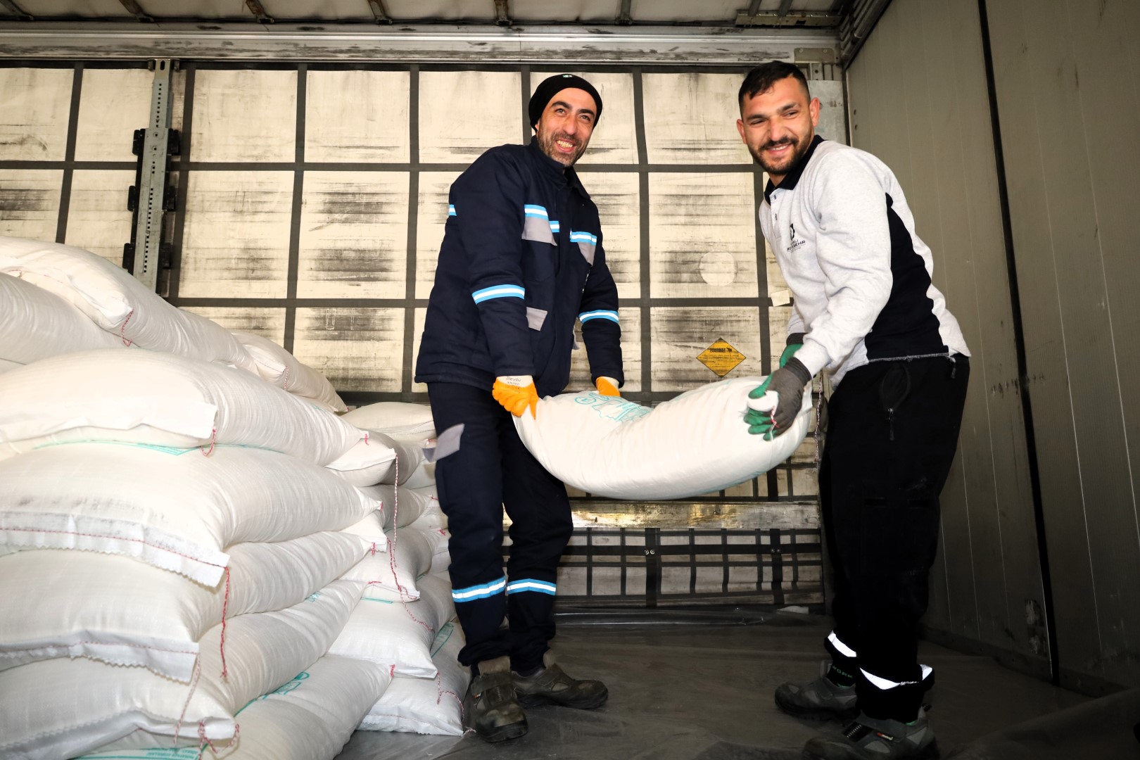 Büyükşehir'den Arıcılara Yüzde 50 Hibeli Arı Yemi (4) (Büyük)
