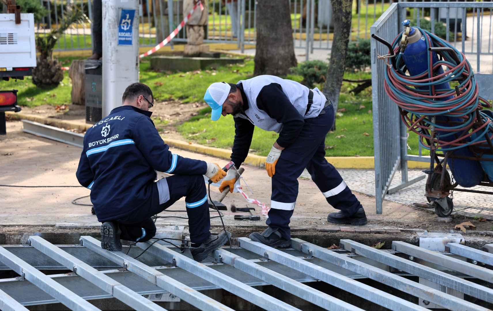 Büyükşehir’den Değirmendere’ye Güvenli Yaya Köprüsü (3)