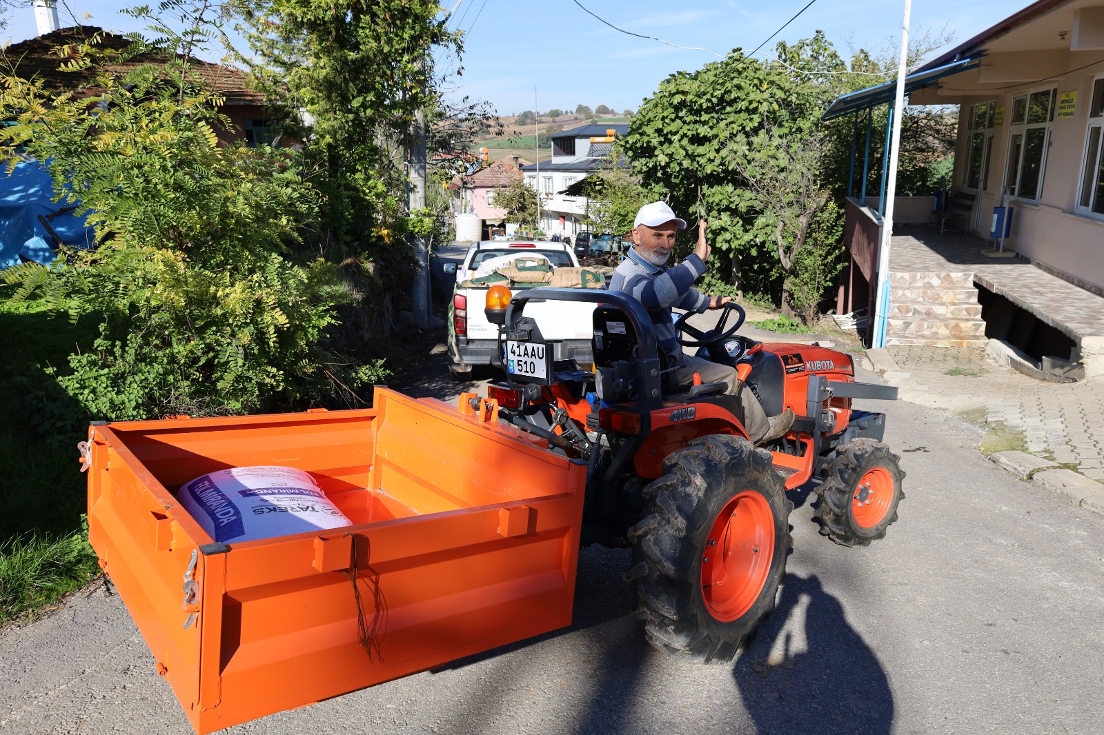 Büyükşehir'den Yangın Mağduru Üreticilere Destek (5)