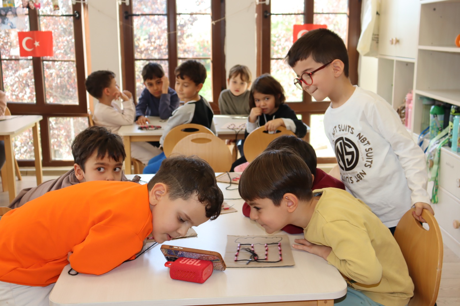 Çınar Çocuk Evleri Öğrencilerinin Resimleri Belediye Binasını Süsledi (2)