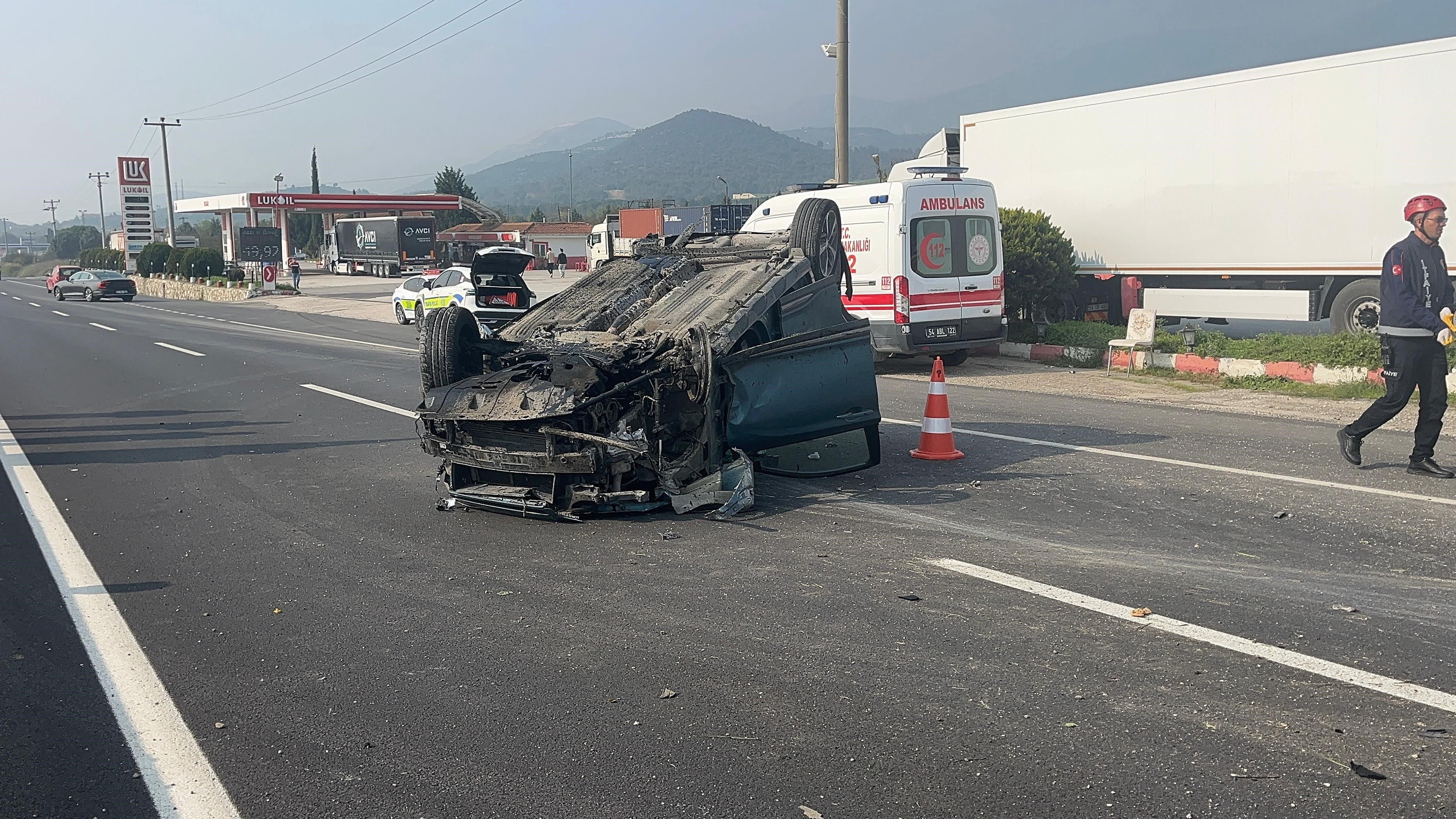 D 650 Karayolunda Sürücüsünün Kontrolünü Kaybetmesi Sonucu Takla Atan Otomobilde Bulunan 2 Kişi Yaralandı. Yaralıların Sağlık Durumunun Iyi Olduğu Öğrenildi (1)