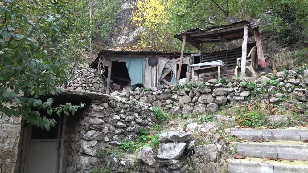 Dağın Eteklerinde Kaçak Tünel Defineciler Ortalığı Birbirine Kattı (1)