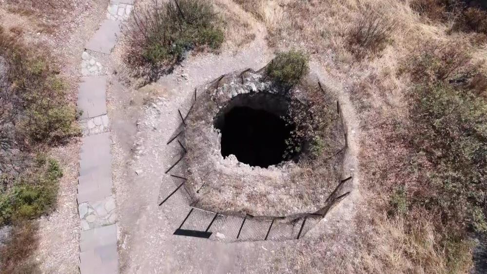 Dağın Eteklerinde Kaçak Tünel Defineciler Ortalığı Birbirine Kattı (4)