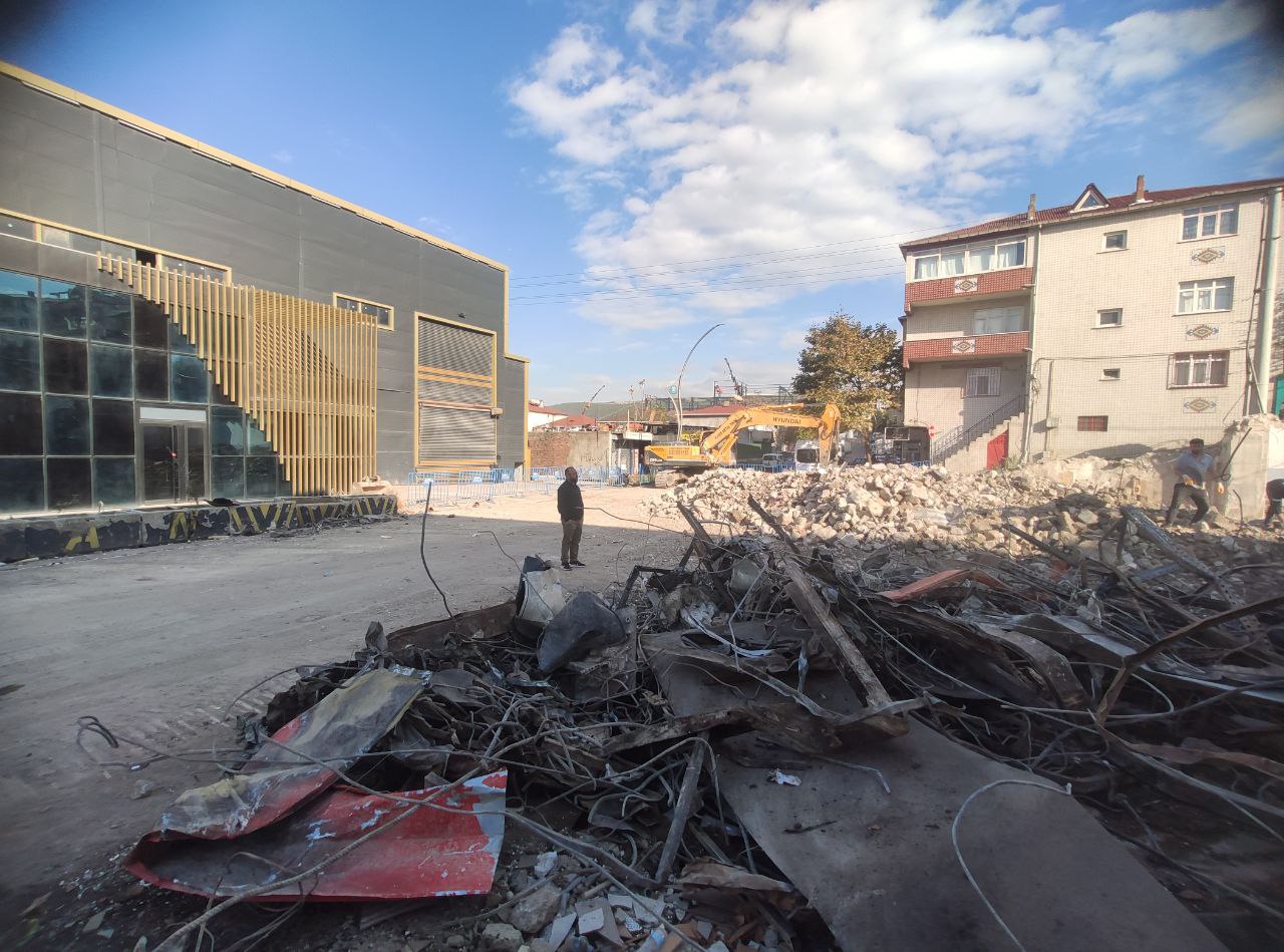 Dilovası’nda 7 Kişiye Mezar Olan Fabrikanın Yıkımı Tamamlandı (2)