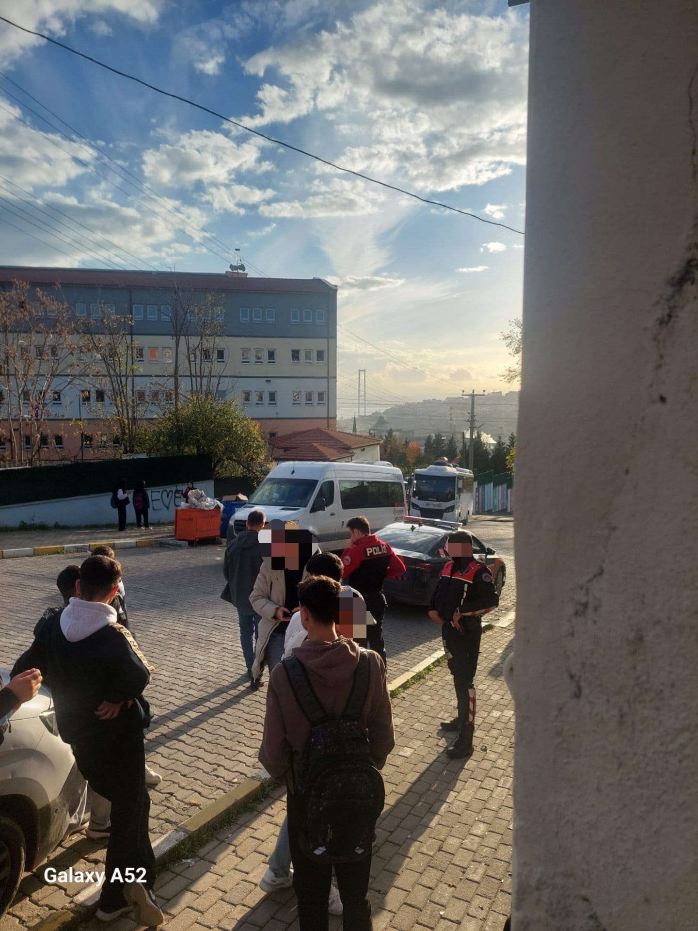 Dilovası’nda “Güvenli Okul” Denetimi Aranan 3 Şahıs Yakalandı (1)-1