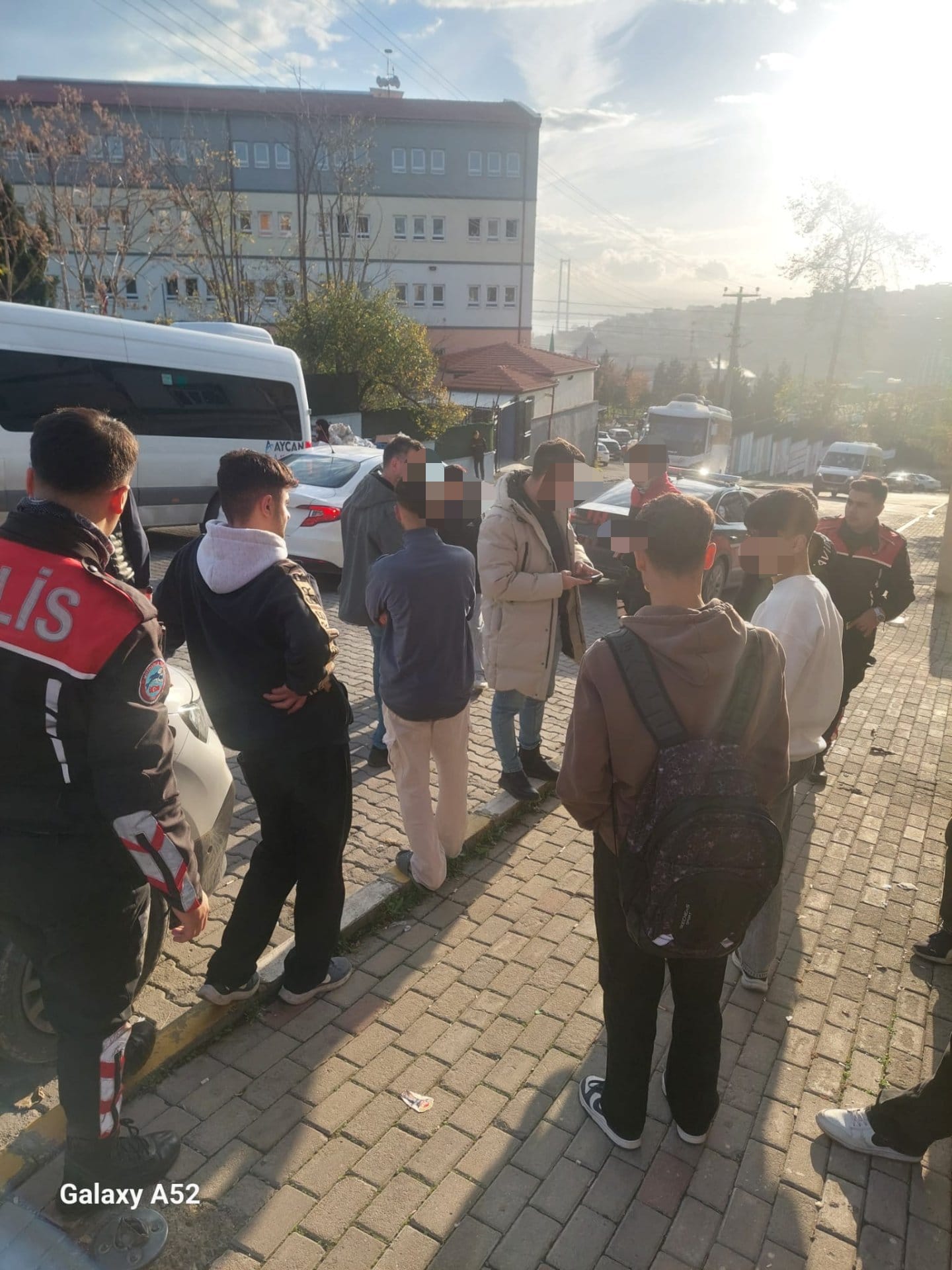 Dilovası’nda “Güvenli Okul” Denetimi Aranan 3 Şahıs Yakalandı (2)