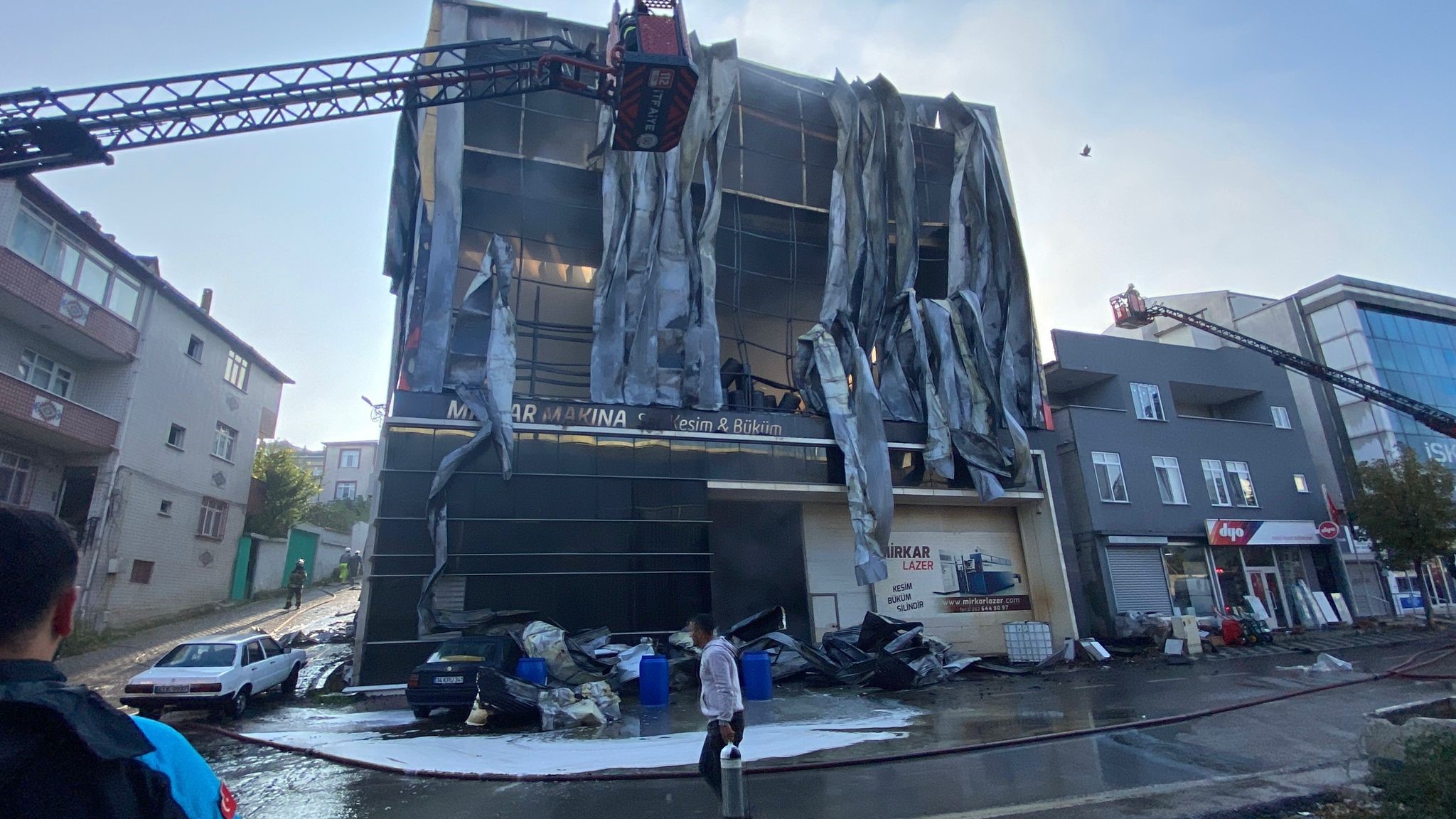 Dilovası'nda Ki Yangında Hayatını Kaybeden 6 Kadının Kimlikleri Belli Oldu 04