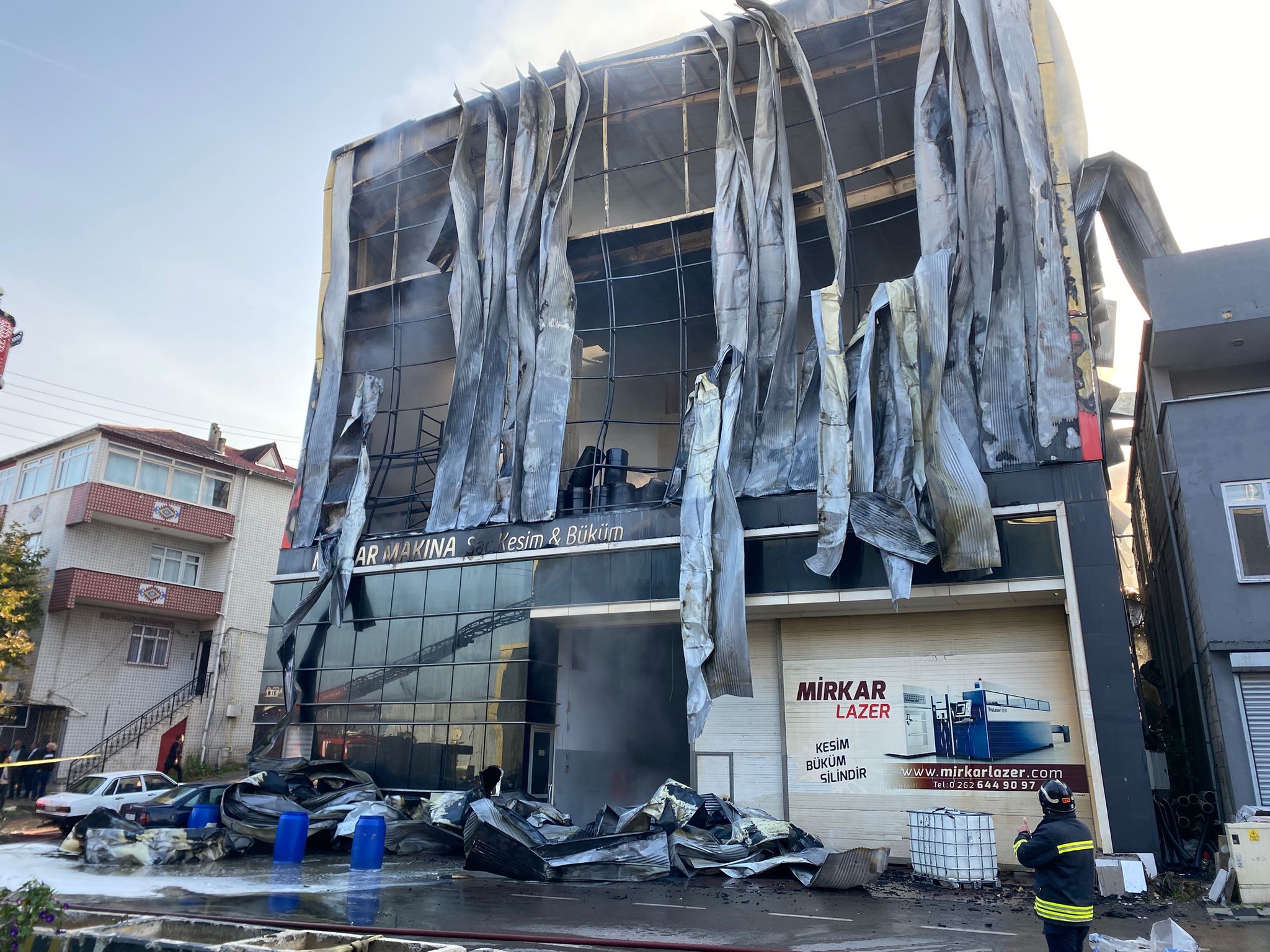 Dilovası'nda Ki Yangında Hayatını Kaybeden 6 Kadının Kimlikleri Belli Oldu 05