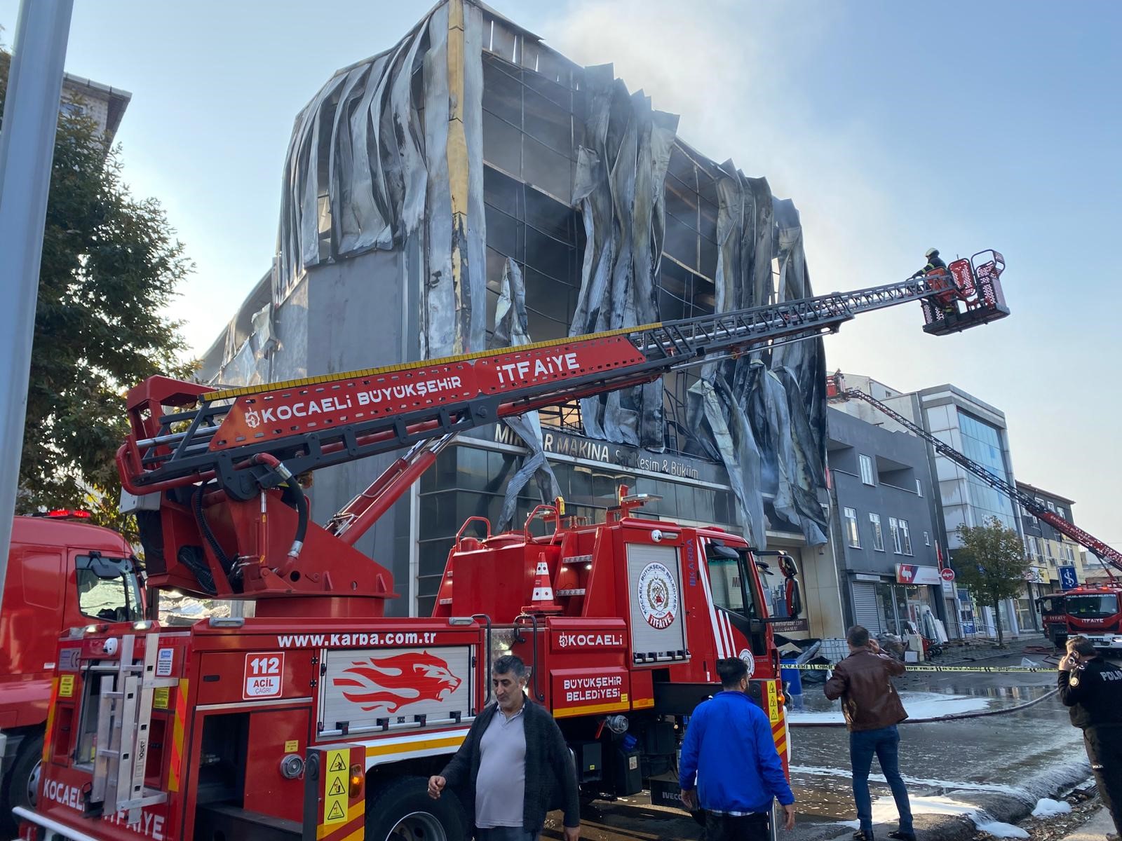 Dilovası'nda Ki Yangında Hayatını Kaybeden 6 Kadının Kimlikleri Belli Oldu 07