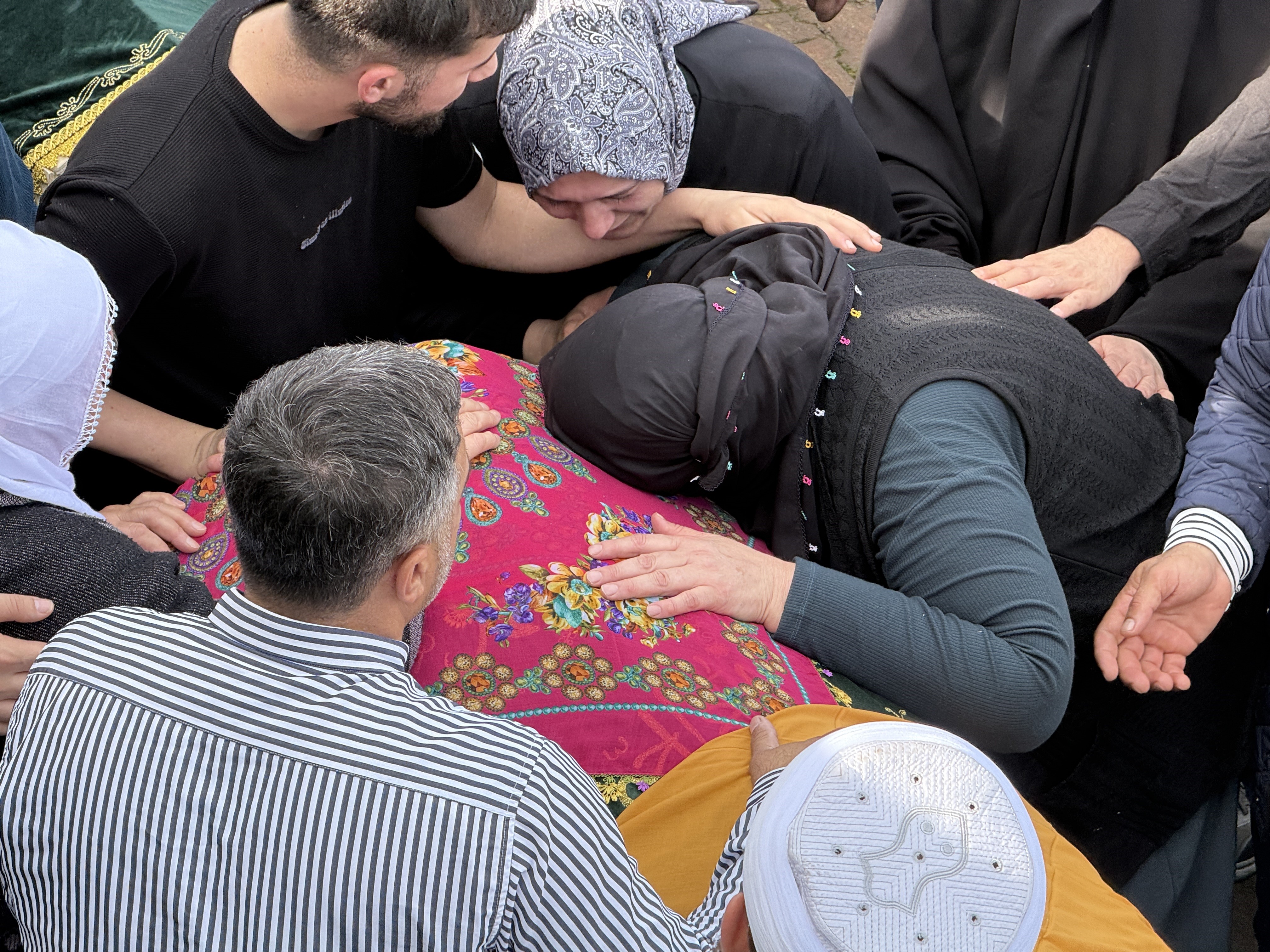 Dilovası’ndaki Yangın Faciasında Hayatını Kaybeden 6 Kişi Son Yolculuklarına Uğurlandı (1)