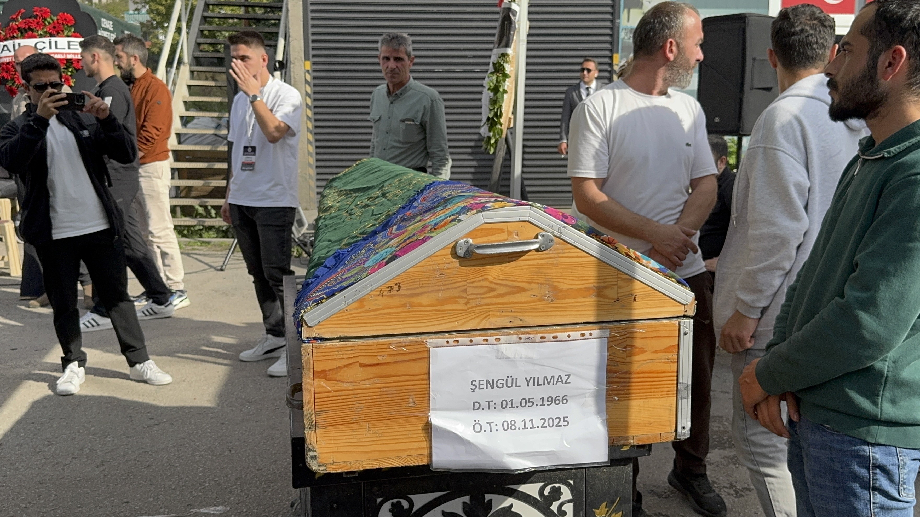 Dilovası’ndaki Yangın Faciasında Hayatını Kaybeden 6 Kişi Son Yolculuklarına Uğurlandı (12)