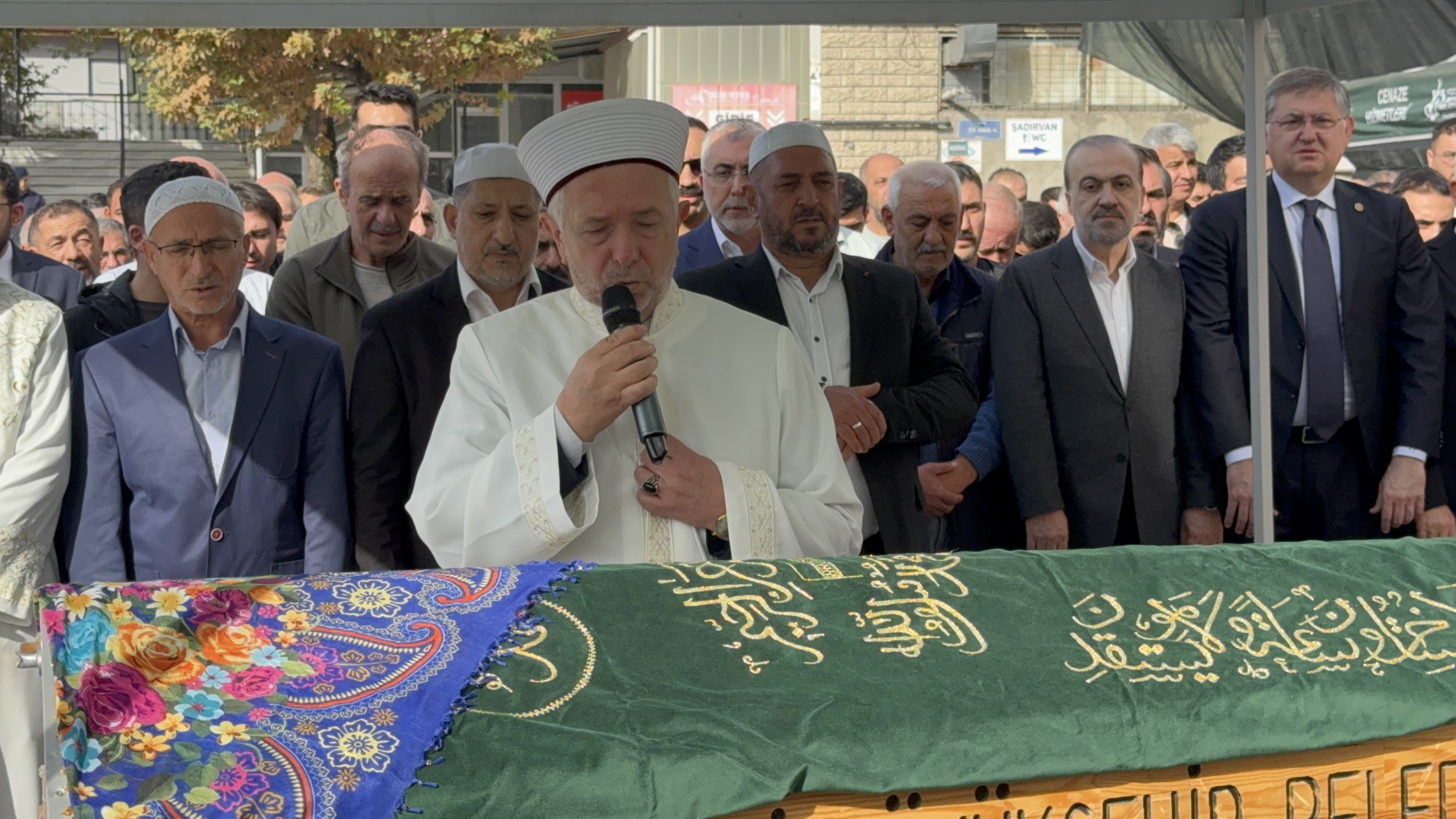 Dilovası’ndaki Yangın Faciasında Hayatını Kaybeden 6 Kişi Son Yolculuklarına Uğurlandı (8)