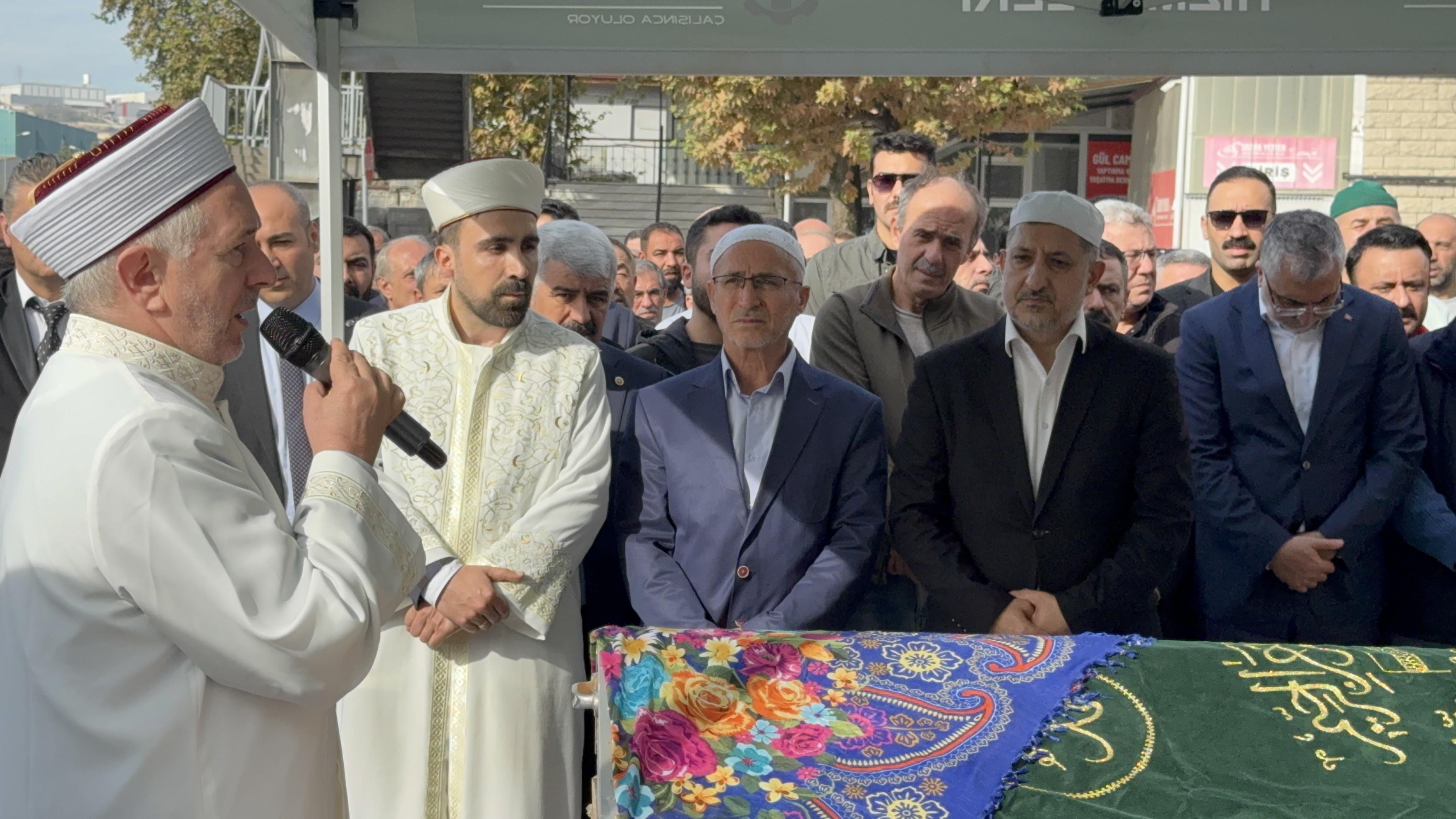 Dilovası’ndaki Yangın Faciasında Hayatını Kaybeden 6 Kişi Son Yolculuklarına Uğurlandı (9)