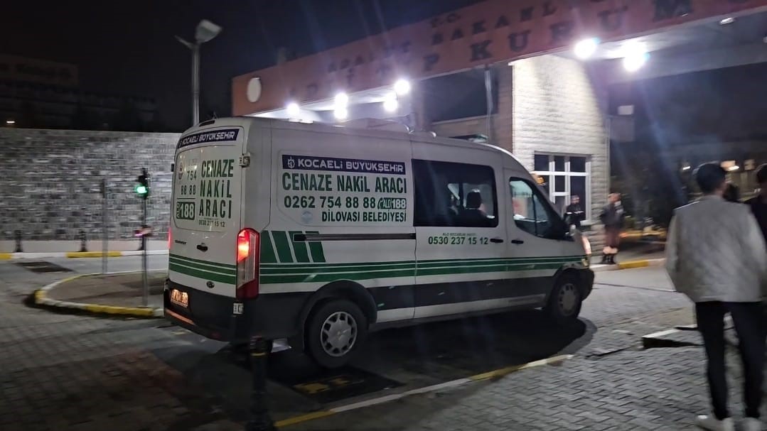 Dilovası’ndaki Yangında Hayatını Kaybeden 6 Kişinin Cenazeleri Ailelerine Teslim Edildi (1)